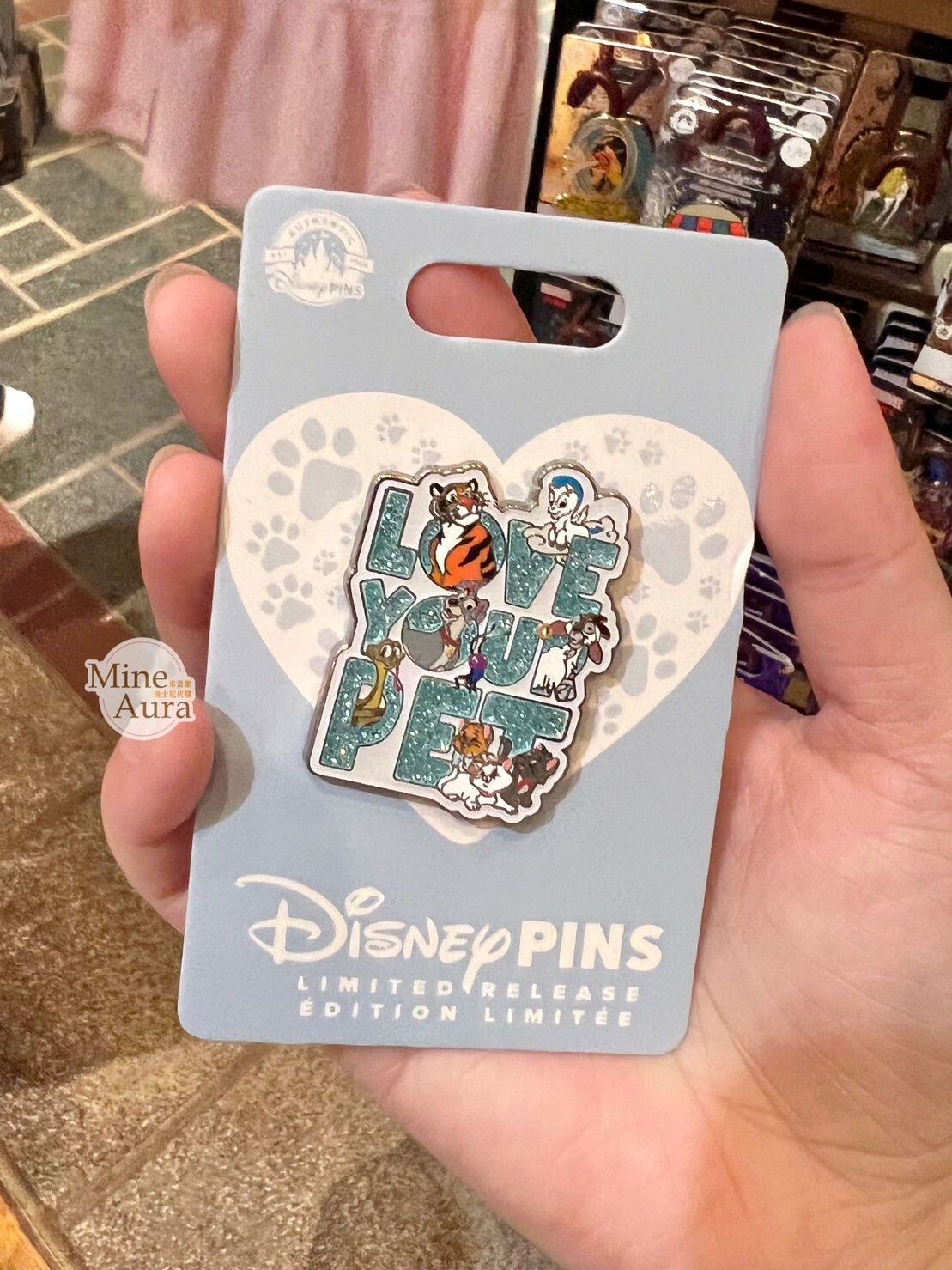 LOVE YOUR PET 愛你的寵物 毛小孩 標語 徽章 PIN -香港迪士尼樂園