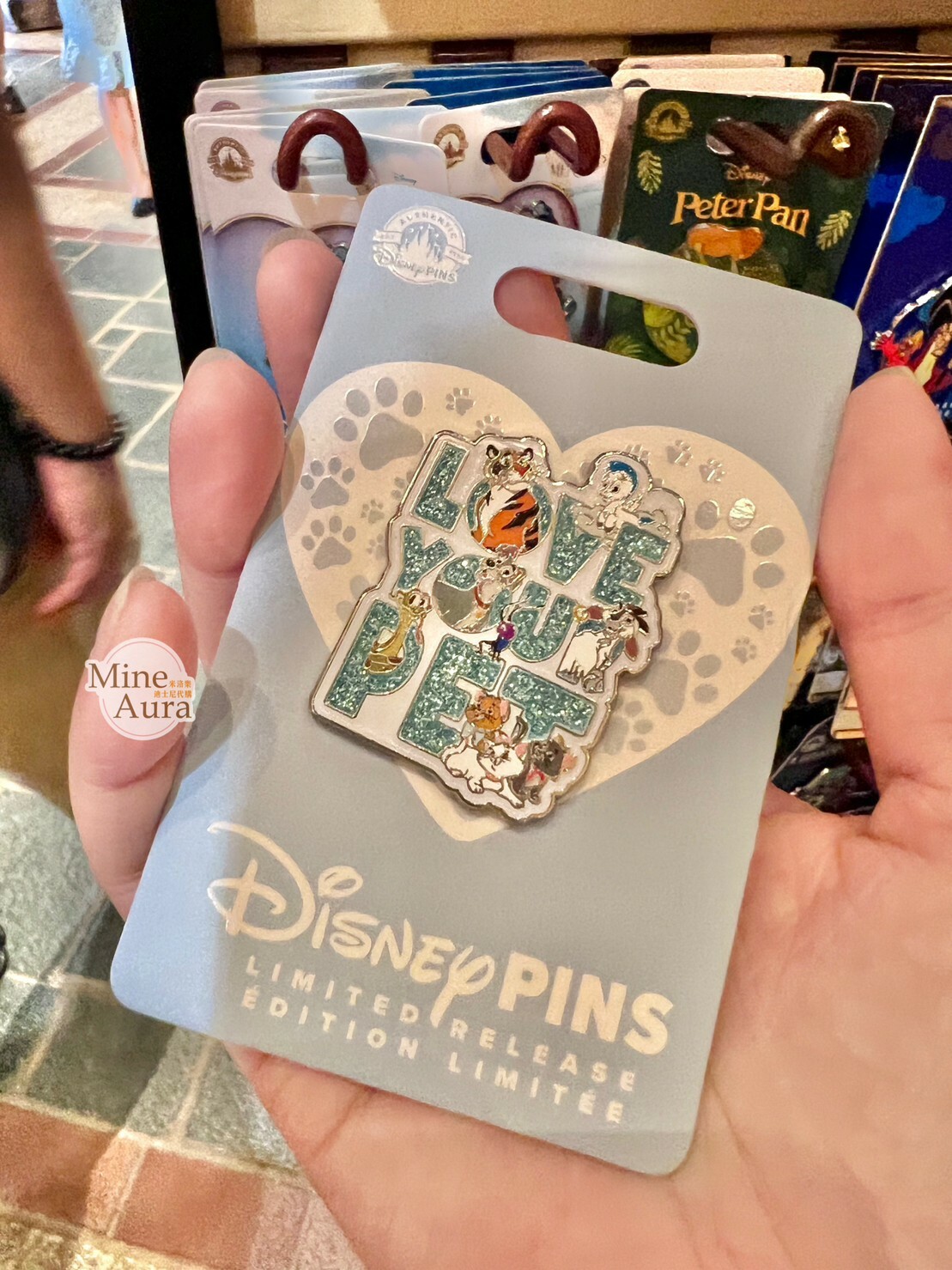 LOVE YOUR PET 愛你的寵物 毛小孩 標語 徽章 PIN -香港迪士尼樂園