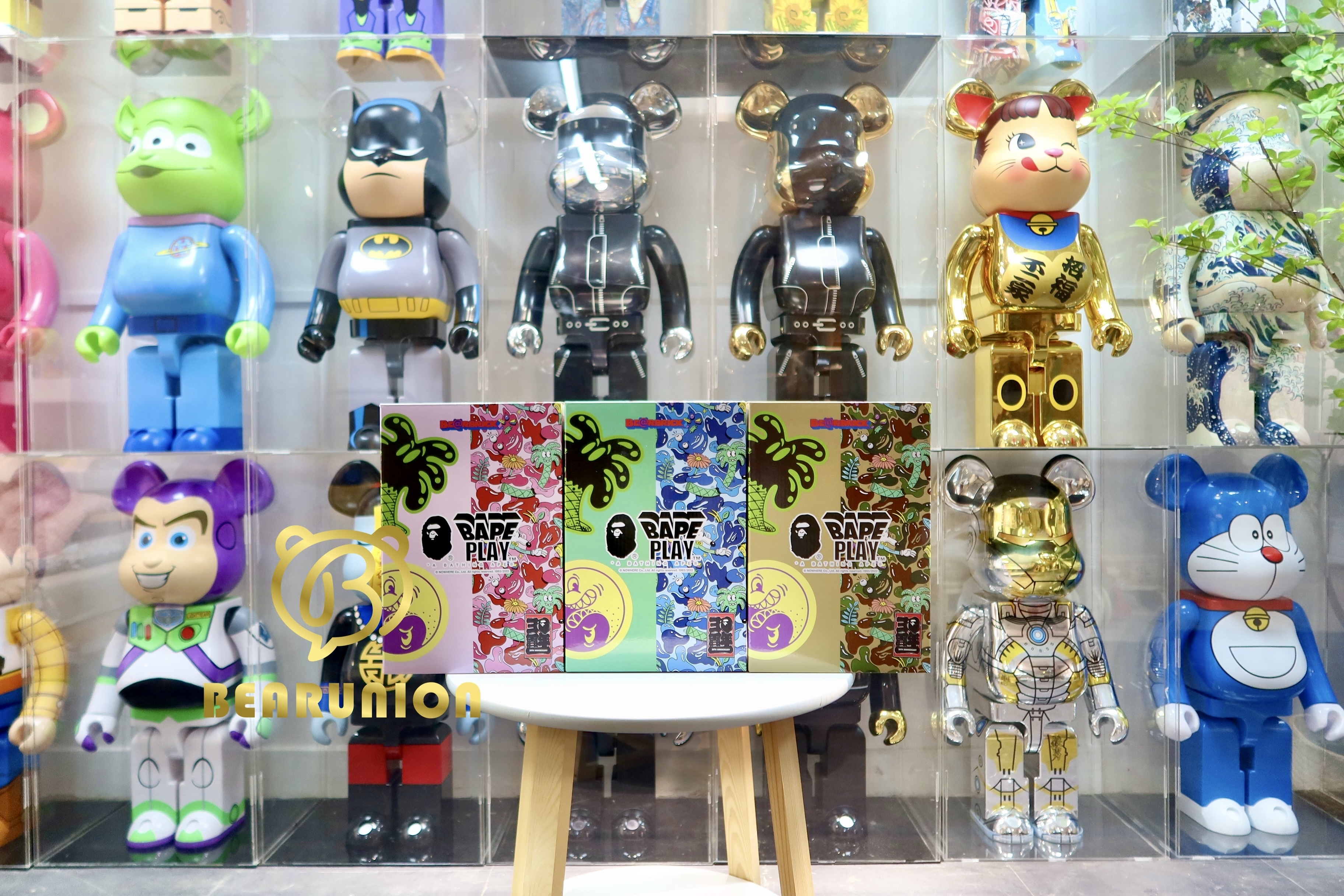 Bearbrick 400% 100% Steven Harrington x bape shark set