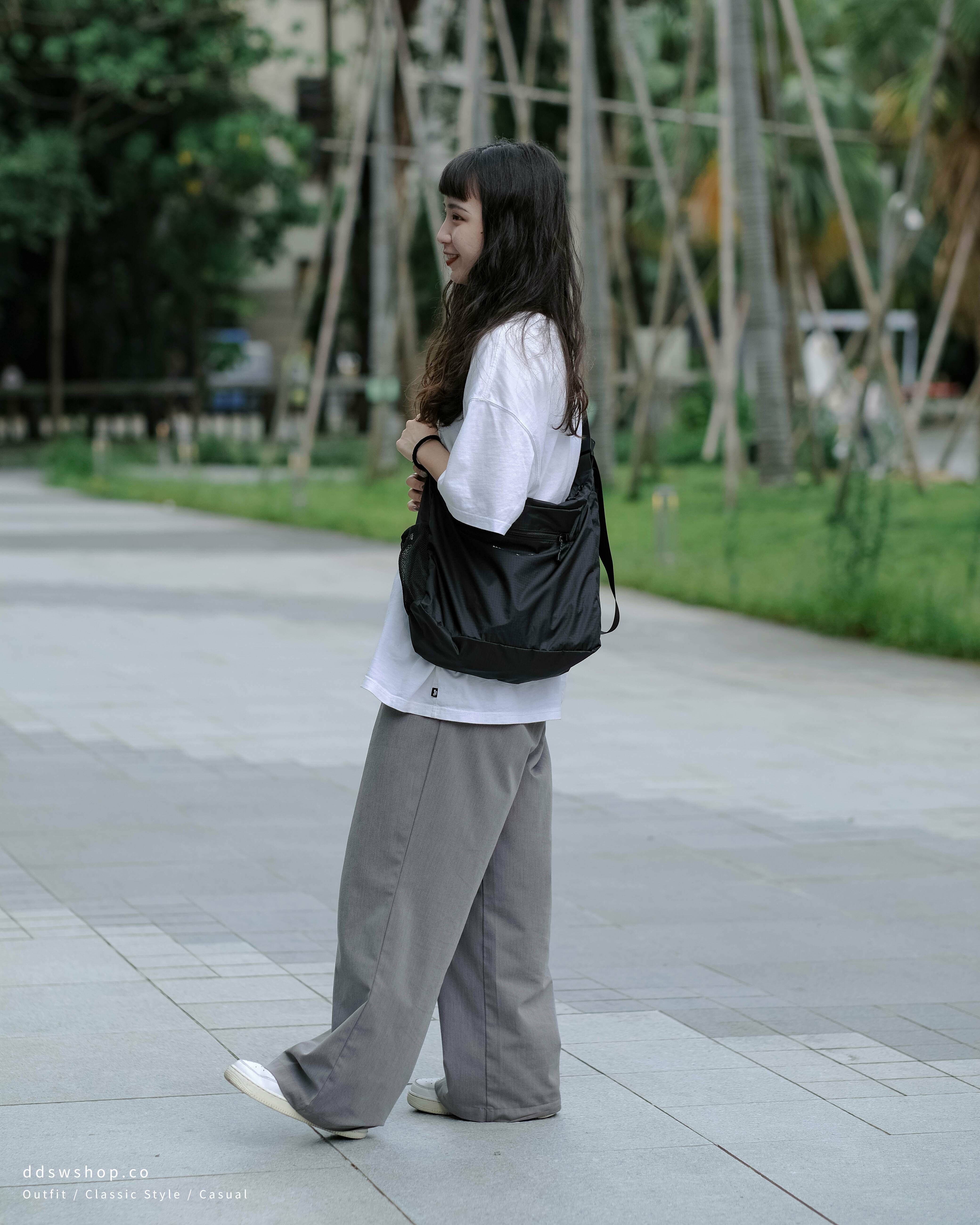 "代購" Mont Bell Pocketable Light Shoulder 輕量側背包