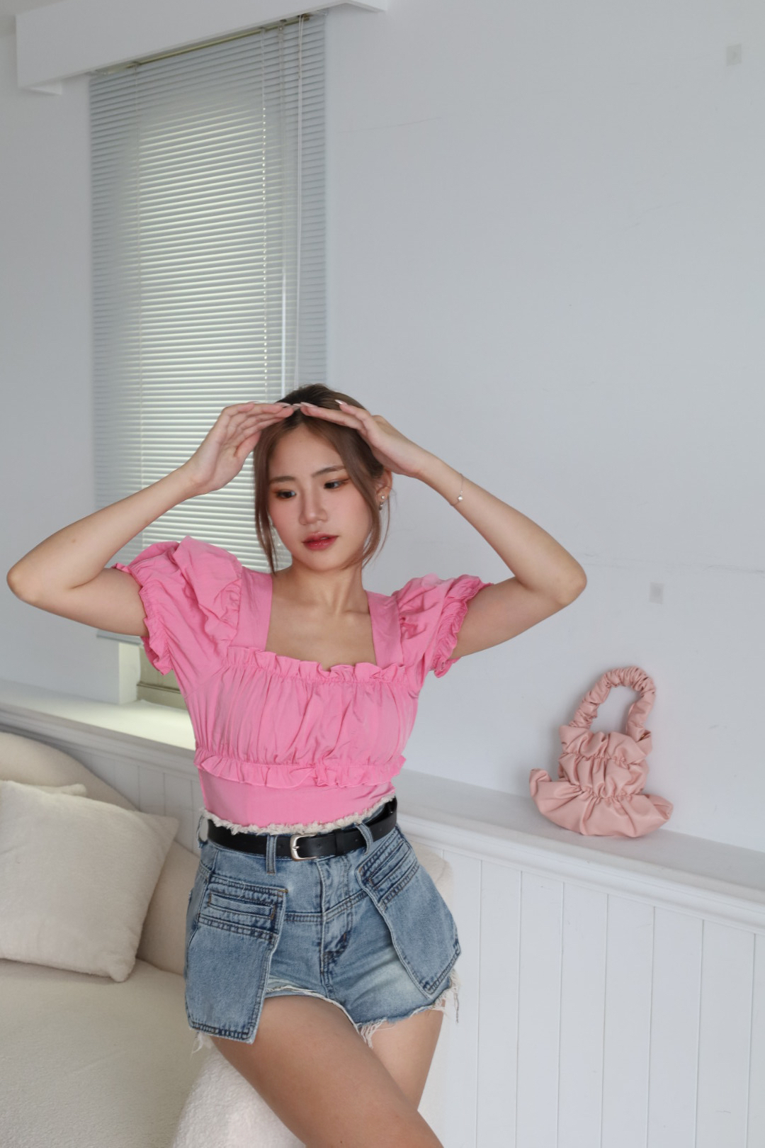 荷葉邊澎袖短版上衣