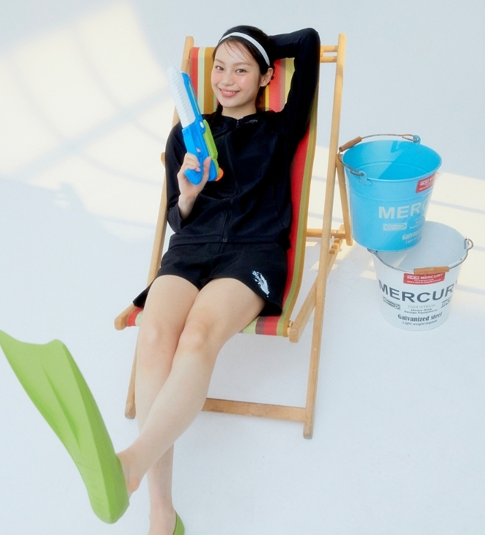 韓國代購 Discovery Expedition 女 寬鬆全拉鍊 防曬外套 拉鍊泳衣 上衣 黑 JUN-