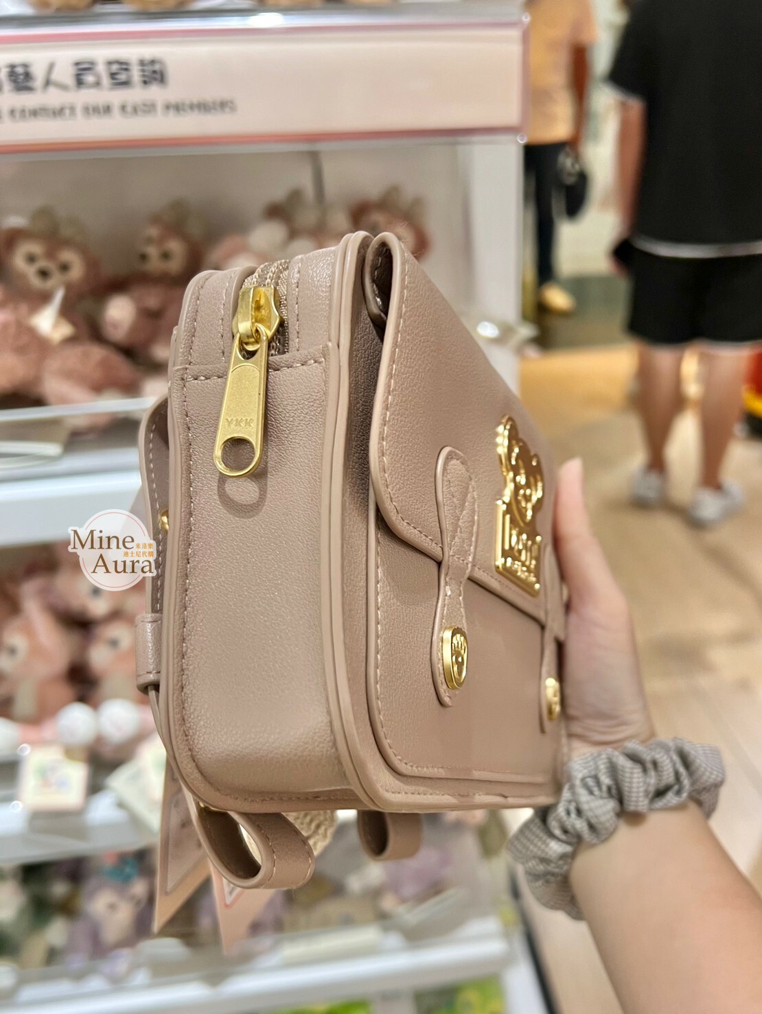 (現貨) 達菲 Duffy 鐵牌 可愛 手提箱 造型 3way 小包 迷你包 娃娃 玩偶後背包 -香港迪士尼樂園