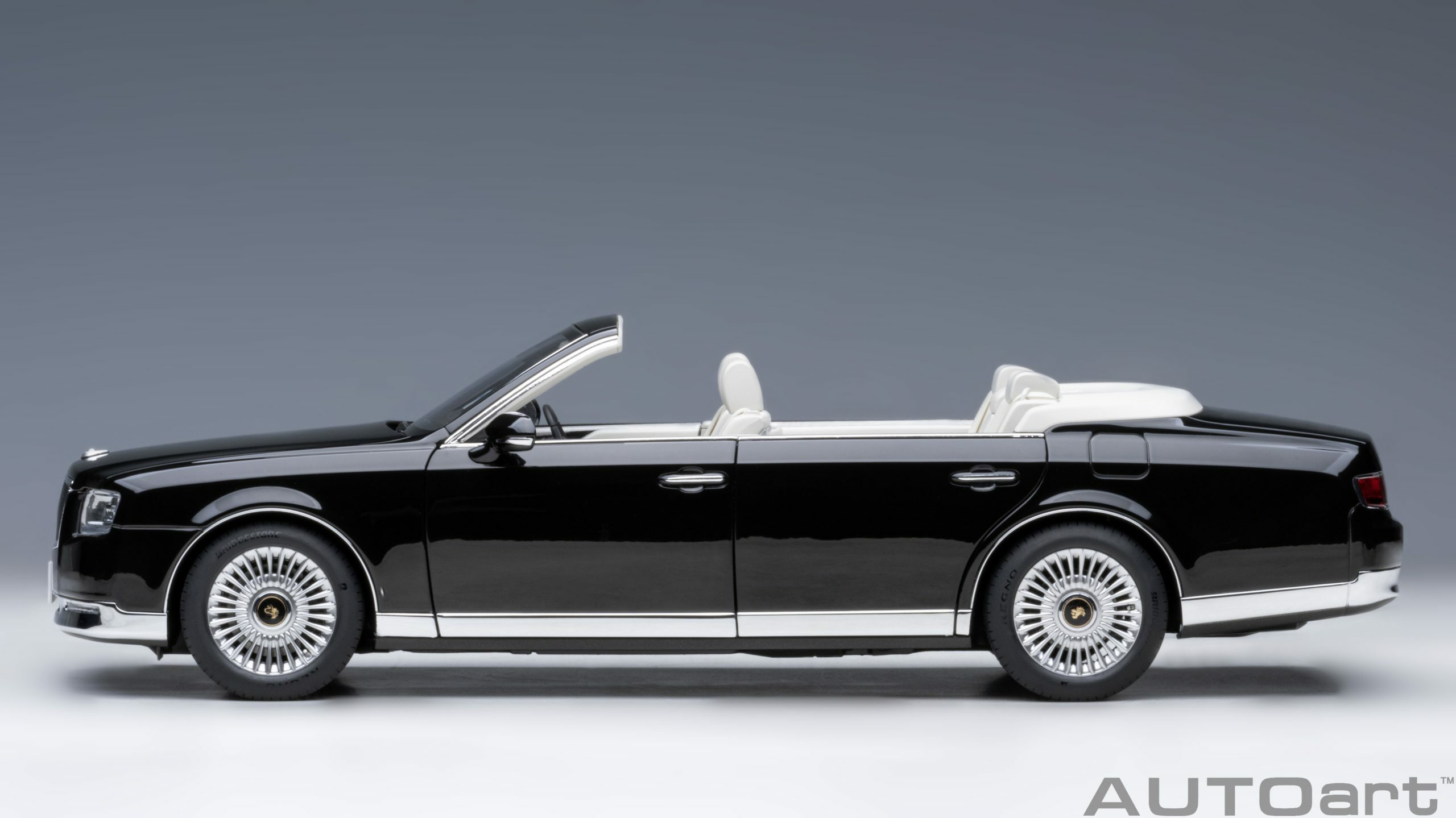 1/18 AUTOART Toyota Century Convertible (Black) (79531)