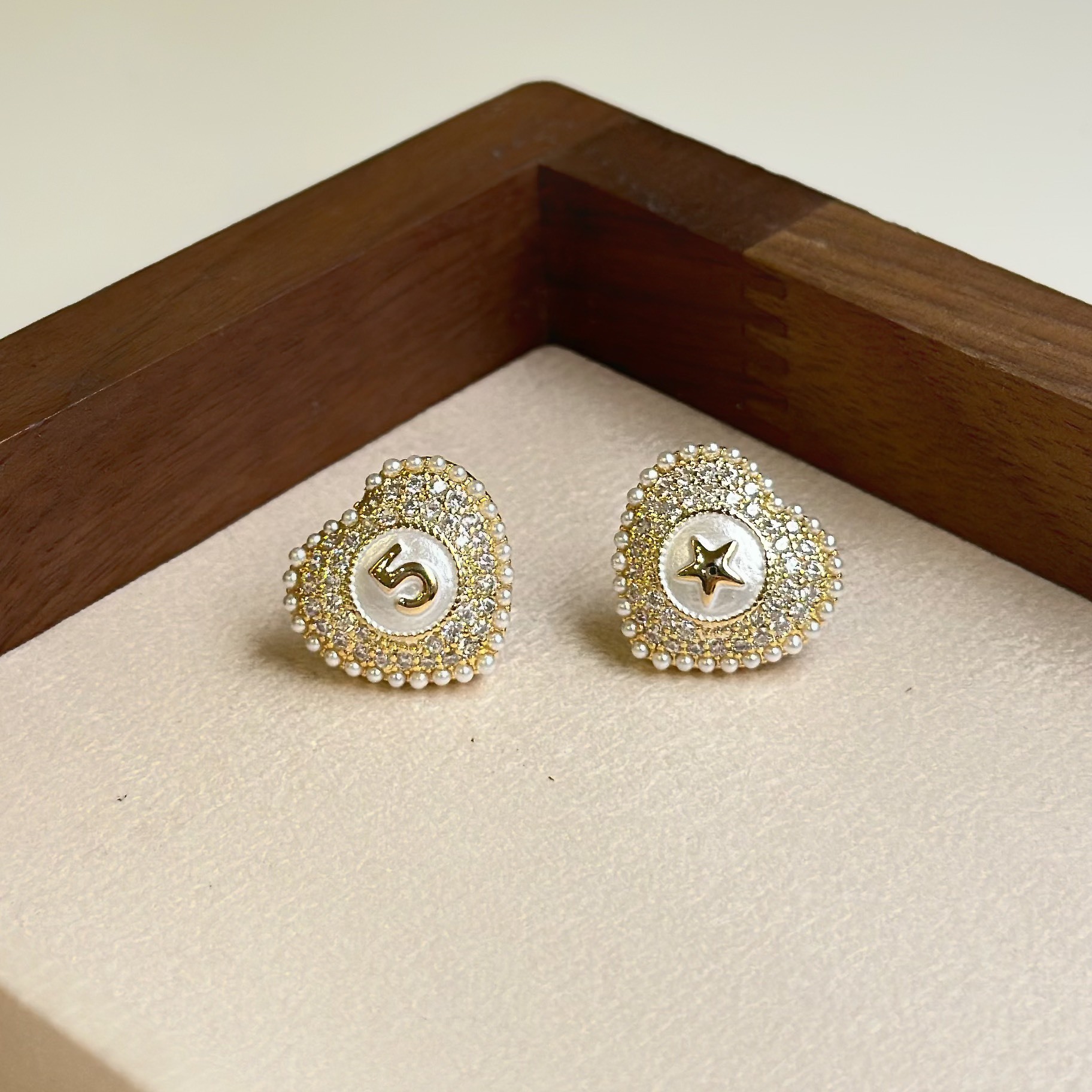 甜心．珍珠滿鑽數字愛心耳貼