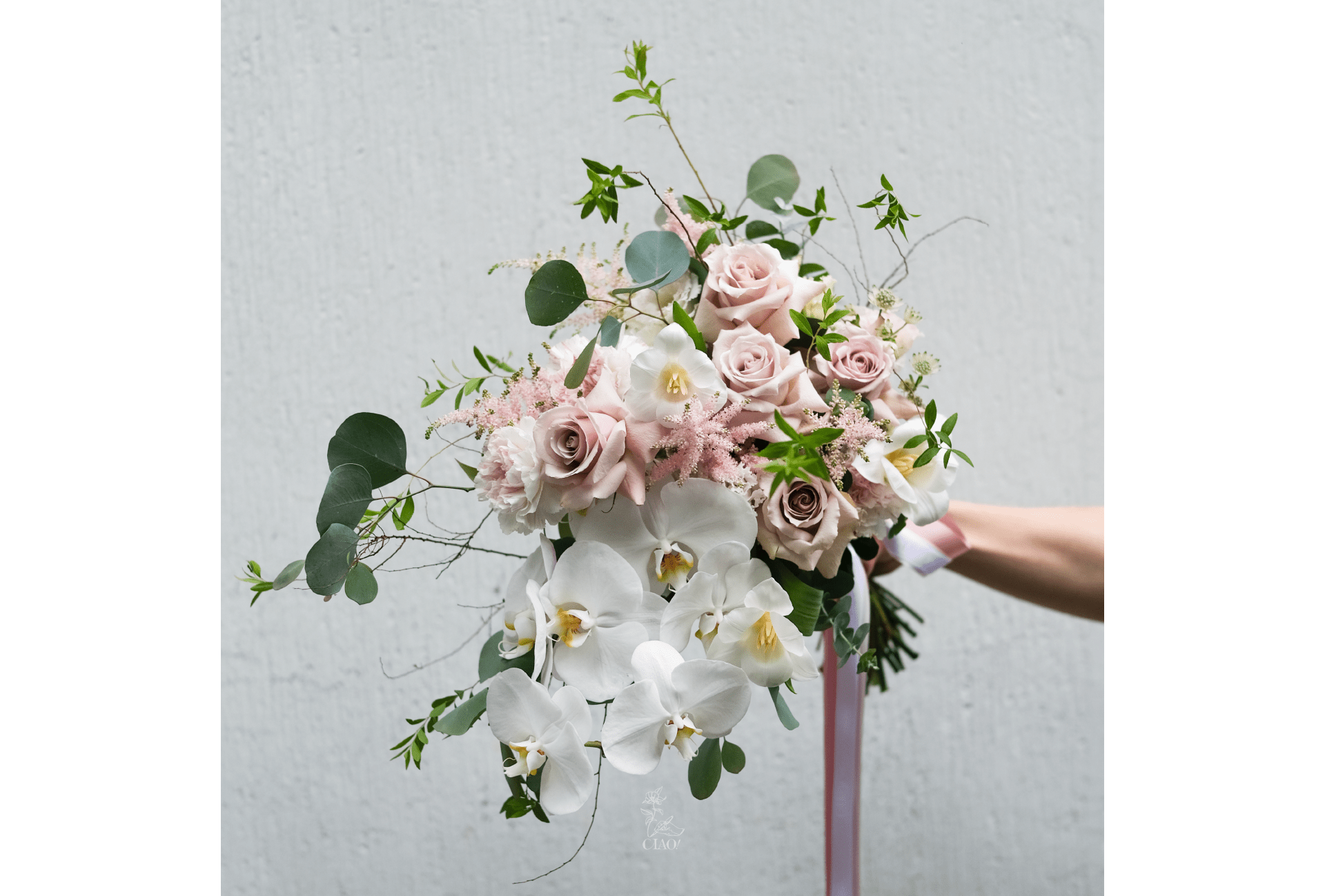 巧偶花藝_捧花精選_白粉色
