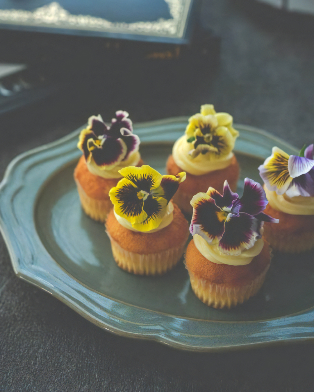 Vanves Relief Plate M 18cm Grey｜Mino Ware