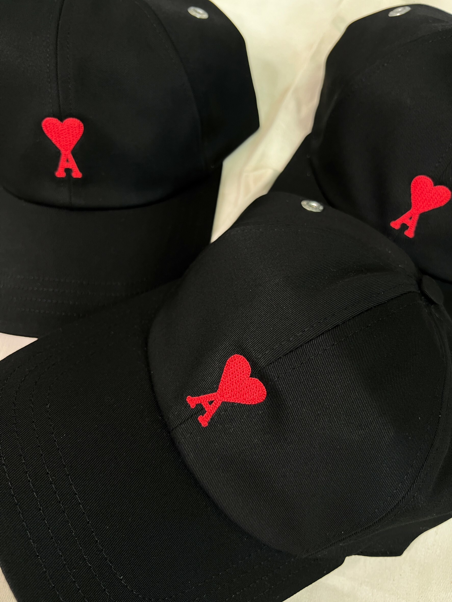 Ami Paris 經典款 愛心刺繡 黑色老帽