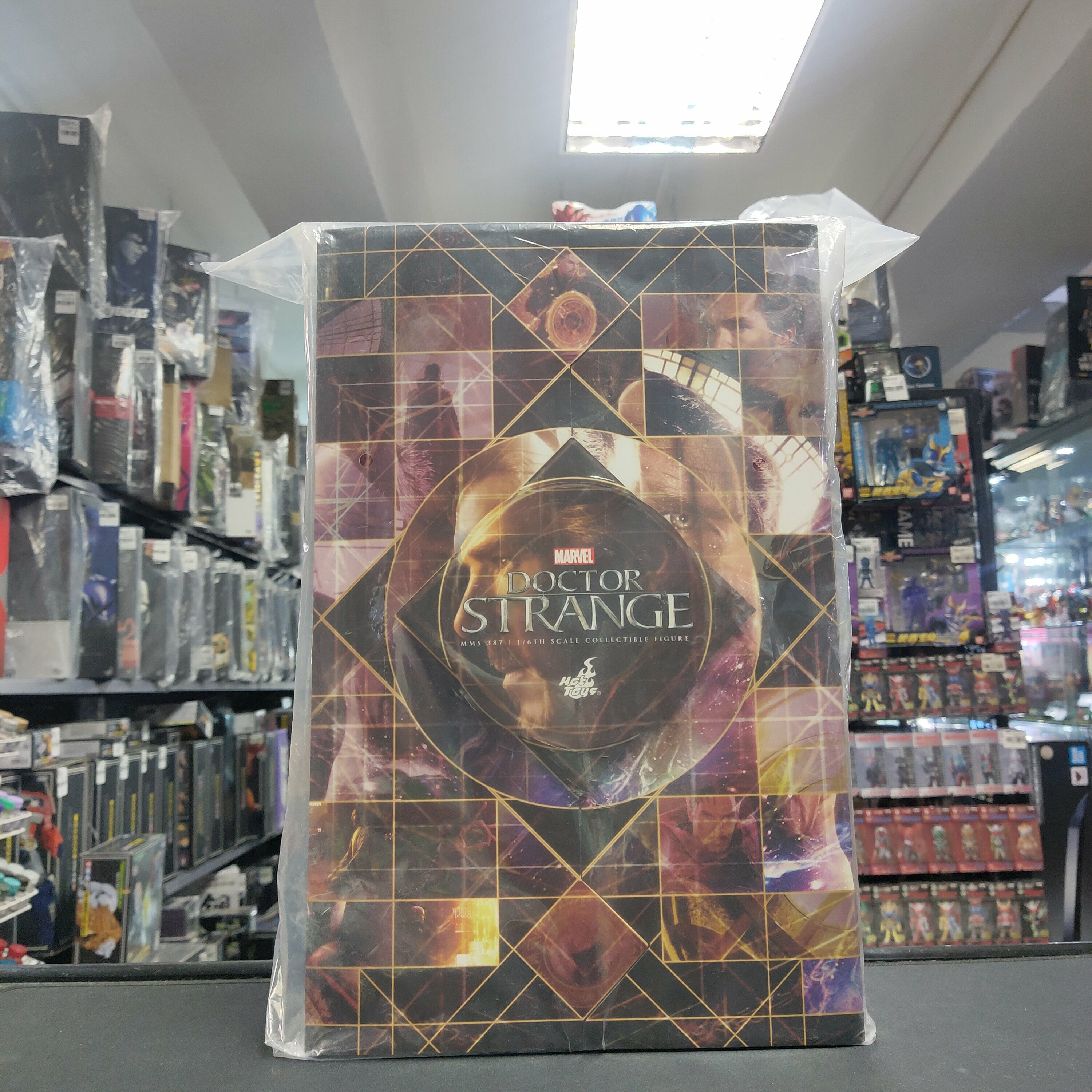 寄賣 其它 Hot Toys Spider-Man: No Way Home MMS629 Doctor Strange 1/6th Scale Collectible Figure