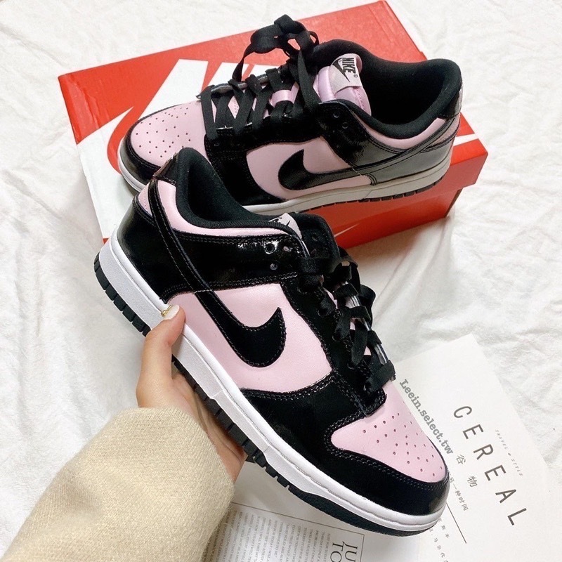 Nike Dunk Low ESS "Pink Black" 漆皮皮革 黑粉熊貓 女鞋 DJ9955-600