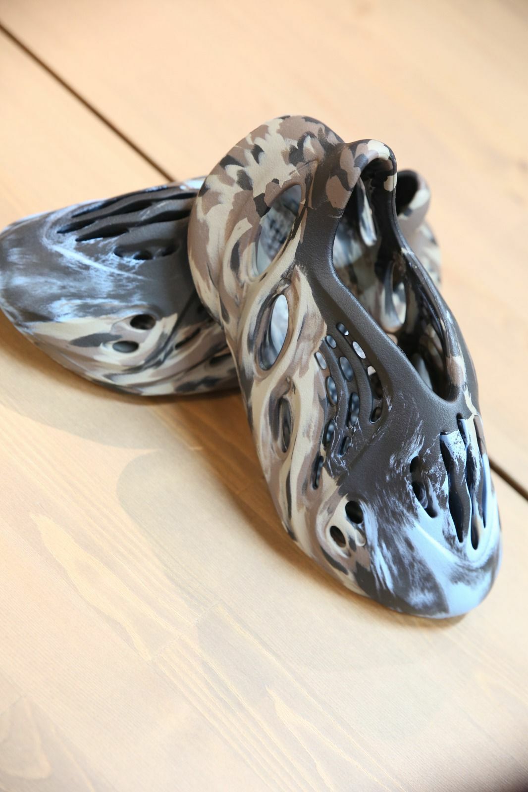 {現貨} Adidas Yeezy Foam Runner MX Cinder ID4126