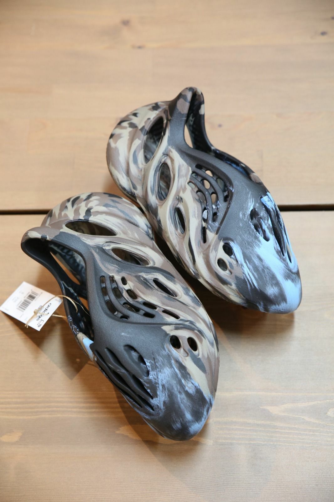 靴 adidas YEEZY Foam Runner MX Cinder 26.5 YEEZY FOAM RUNNER MX CINDER – ONE OF A KIND