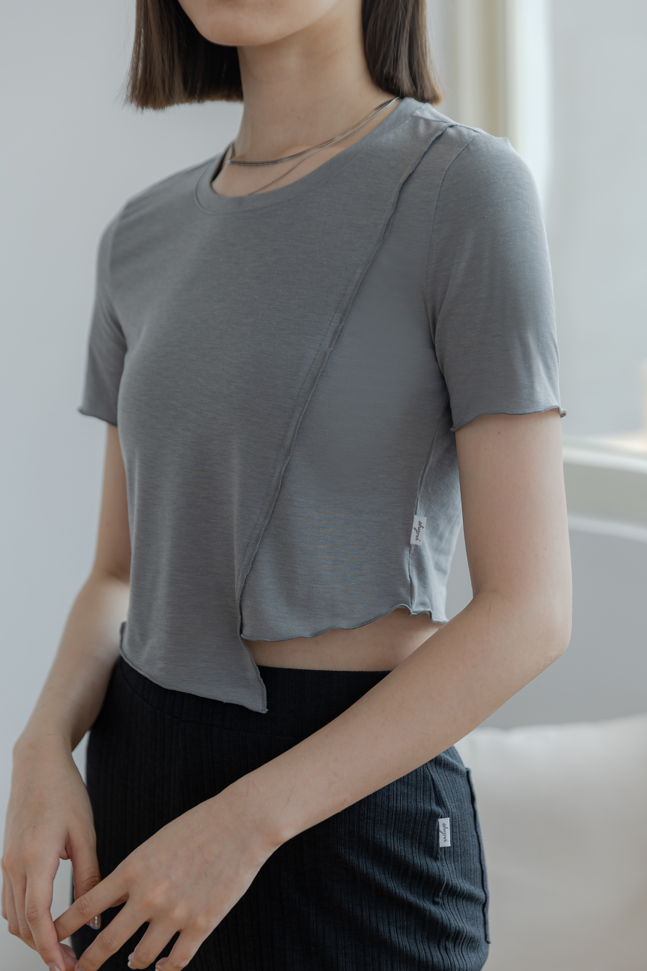 斜邊下擺密拷上衣- 灰綠