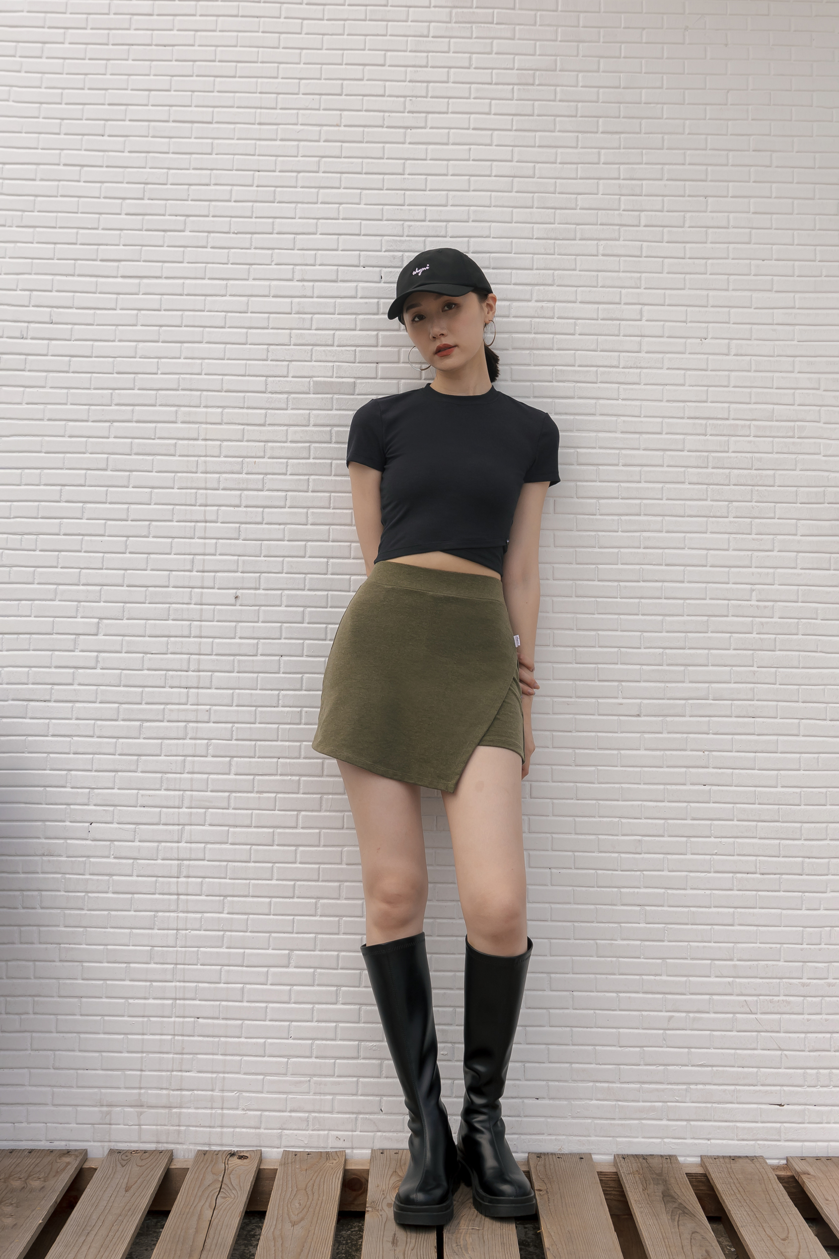 舒適斜角設計褲裙- 軍綠