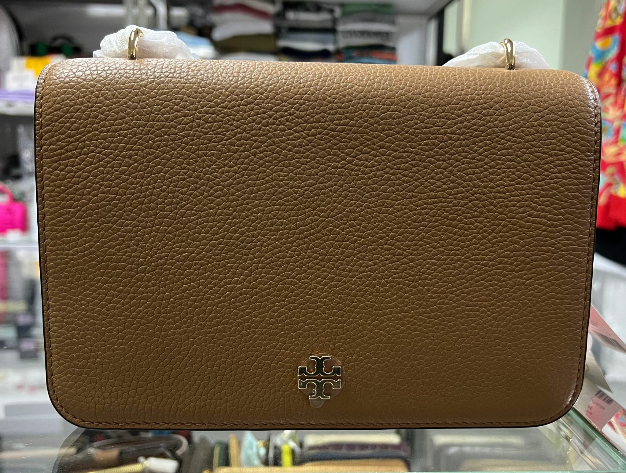 [S] TORY BURCH CARTER ADJUSTABLE SHOULDER BAG, CARDAMOM, 67317-900 (STB953)