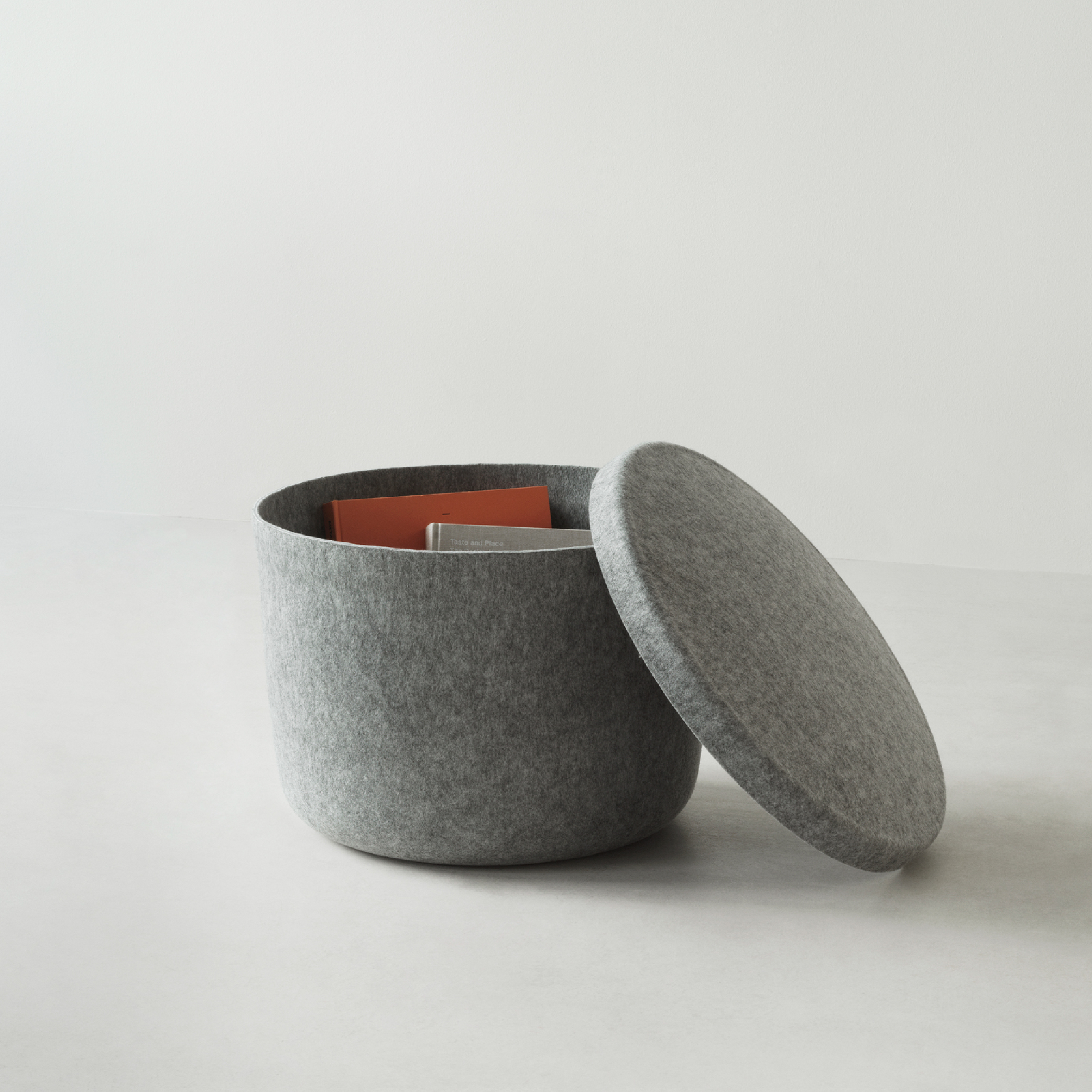 捉迷藏 / 收納椅凳 - 小 by normann Copenhagen