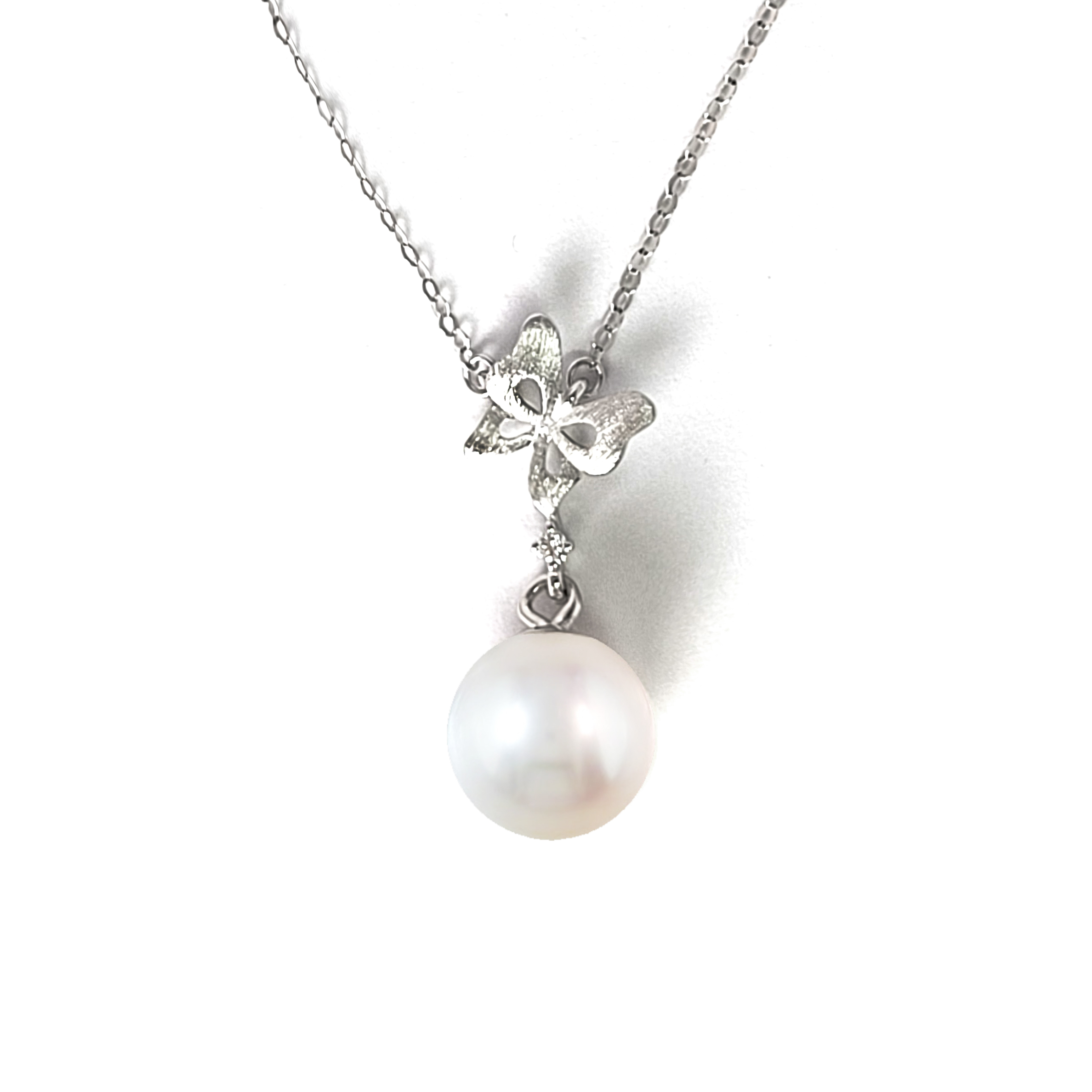 18K白金天然鑽石珍珠蝴蝶頸鏈