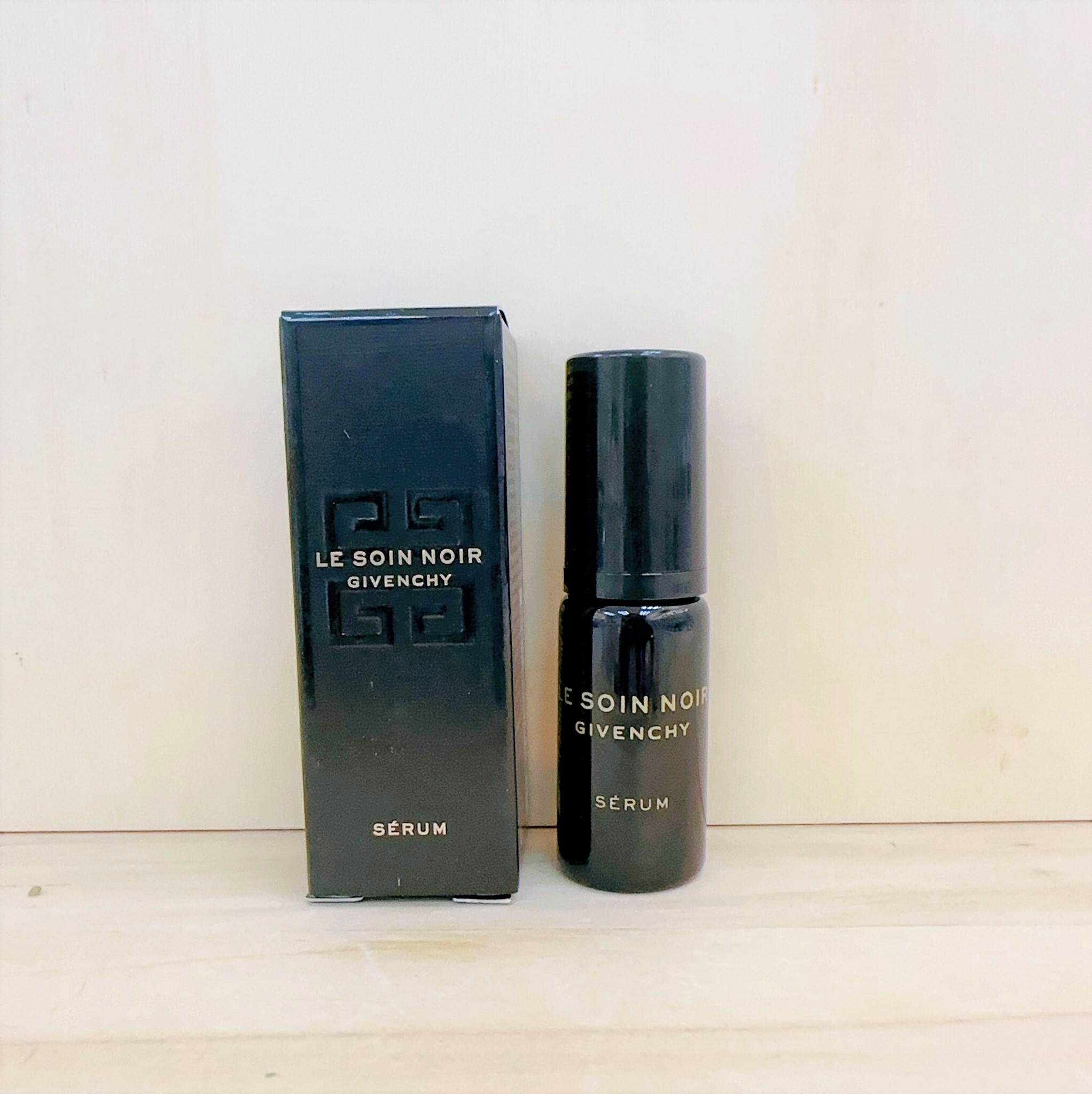 GIVENCHY 黑鑽奢華極致精華 5ml