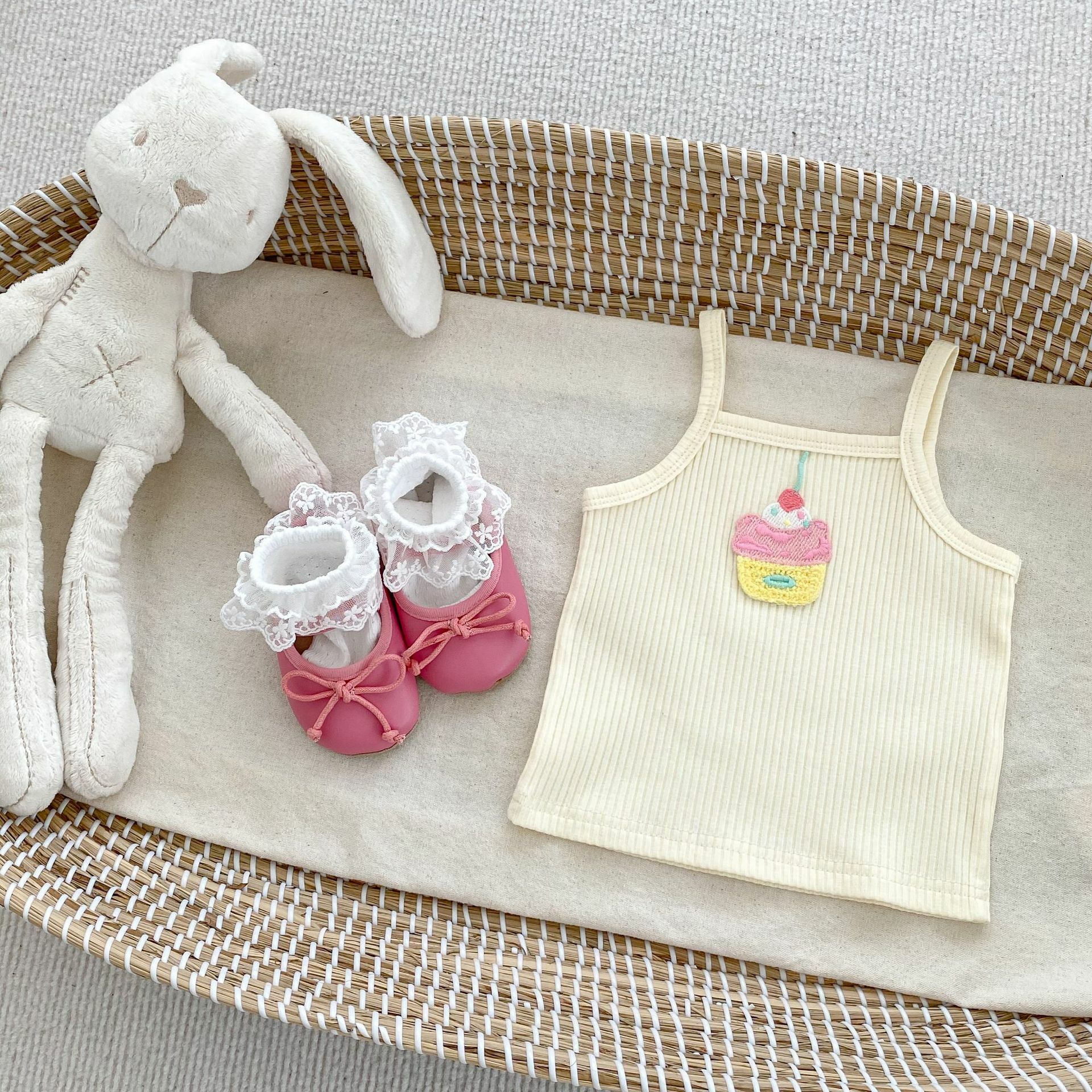 P66BE_SS23_C:米色cupcake 吊帶小背心