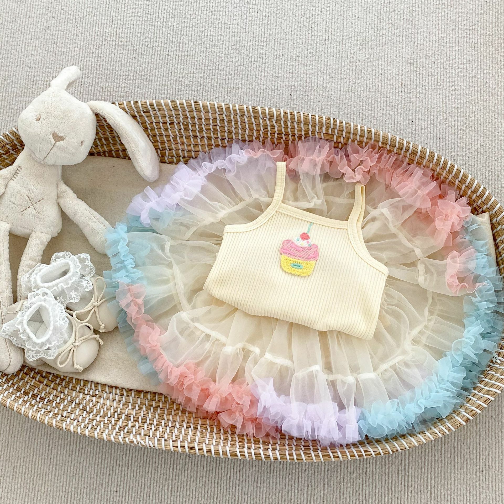 P66BE_SS23_C:米色cupcake 吊帶小背心