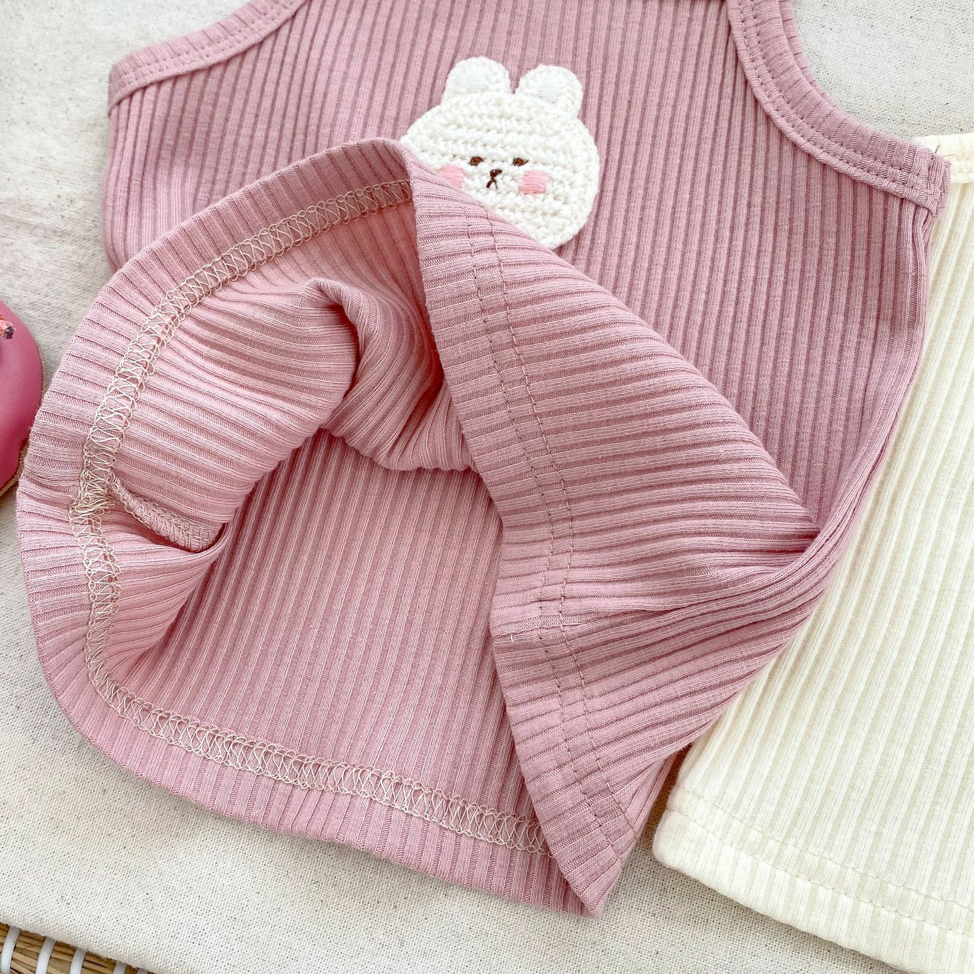 P67PK_SS23_C:粉紅色cutie rabbit吊帶小背心