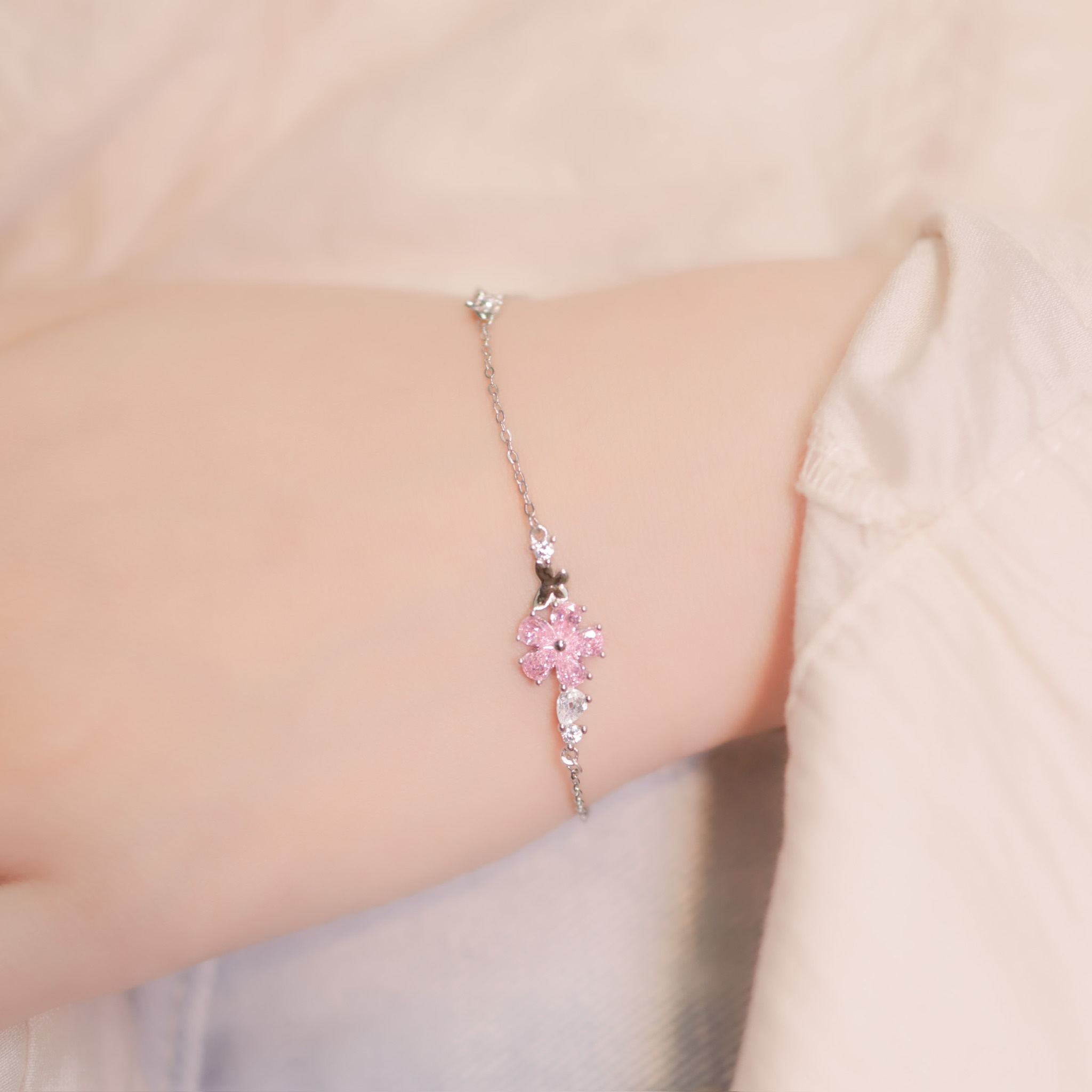 | 925純銀・白金 | 花蝶依偎手鏈 | BR0904 |