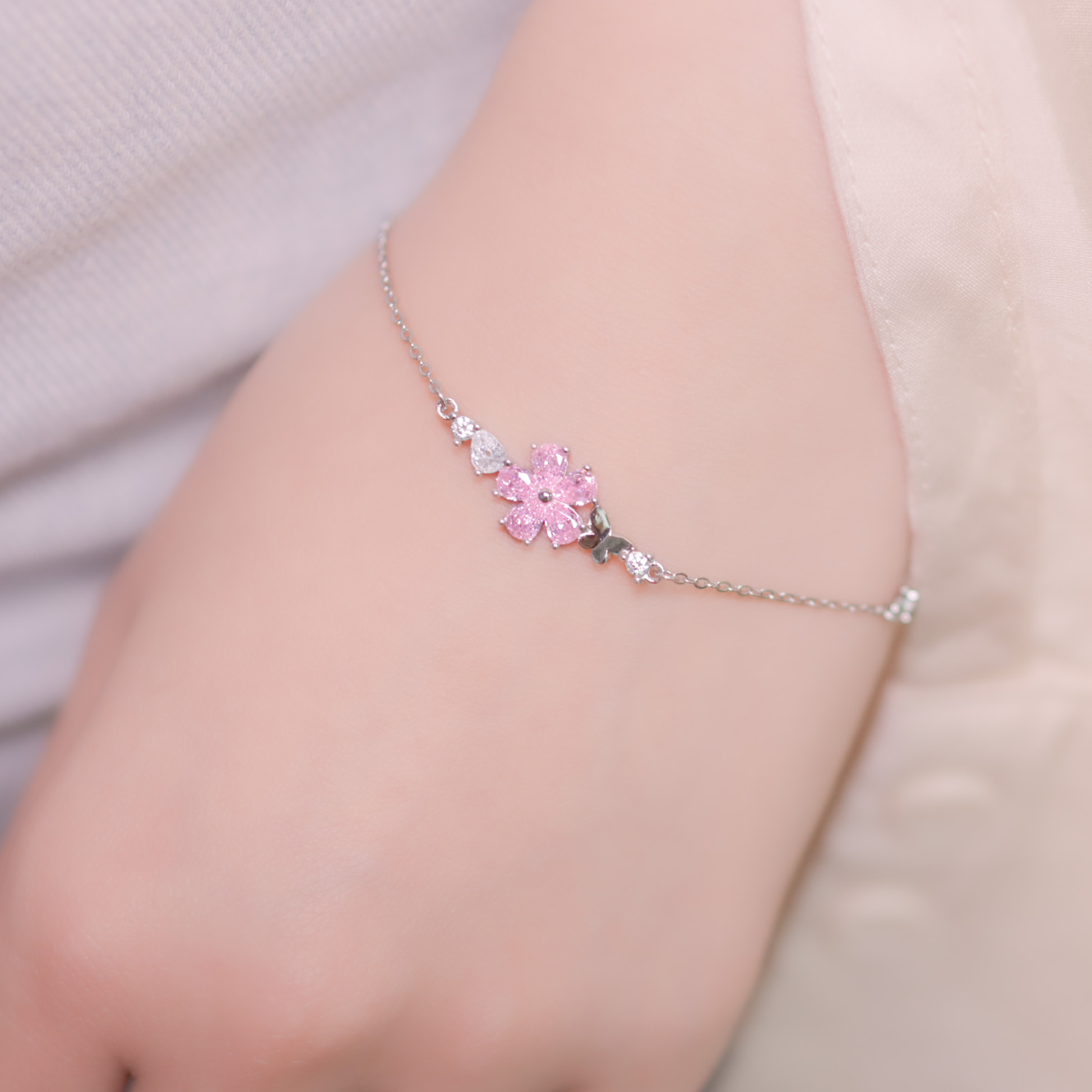 | 925純銀・白金 | 花蝶依偎手鏈 | BR0904 |