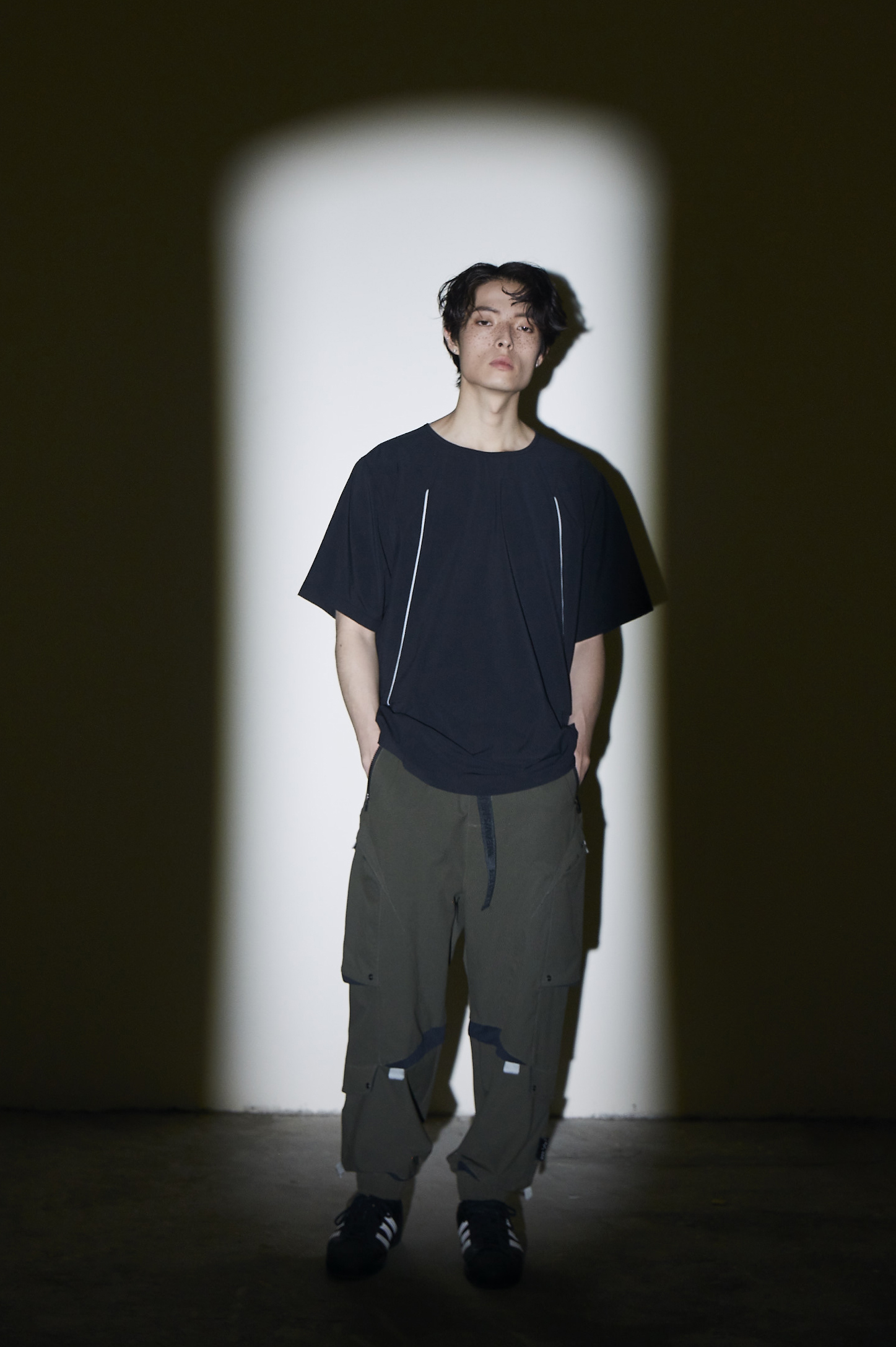 蟲形剪接束口褲- 橄欖綠