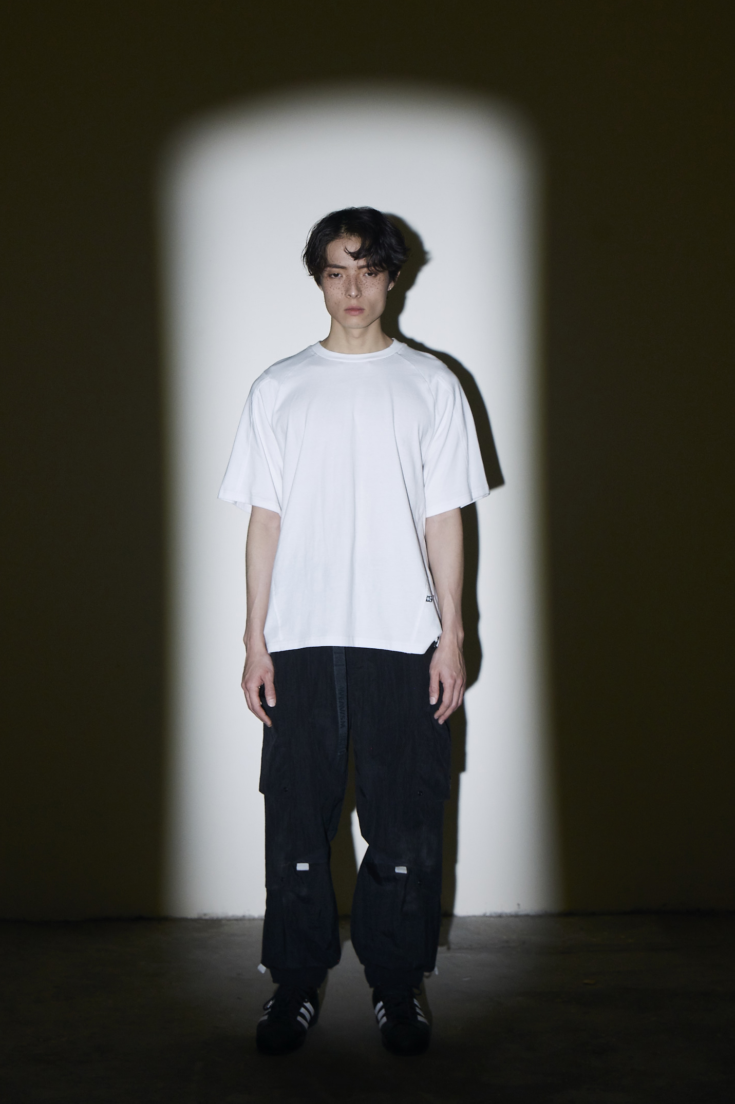 蟲形剪接束口褲- 黑