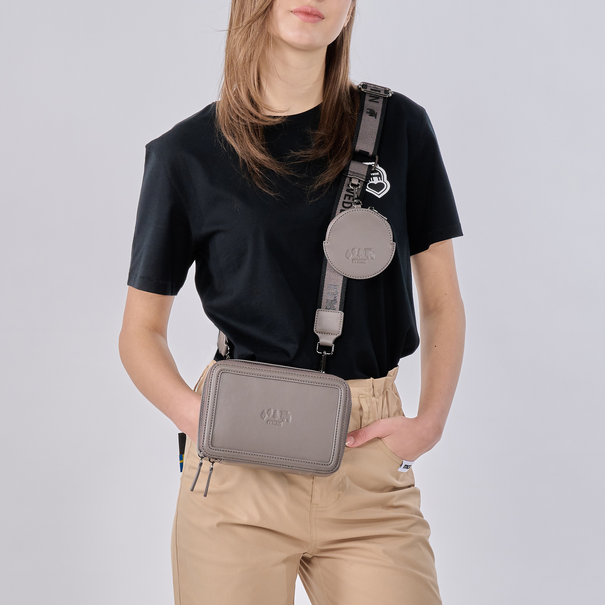 【惜福商品999】moz瑞典 駝鹿 皮革 防潑水 斜背相機包 (栗子色)