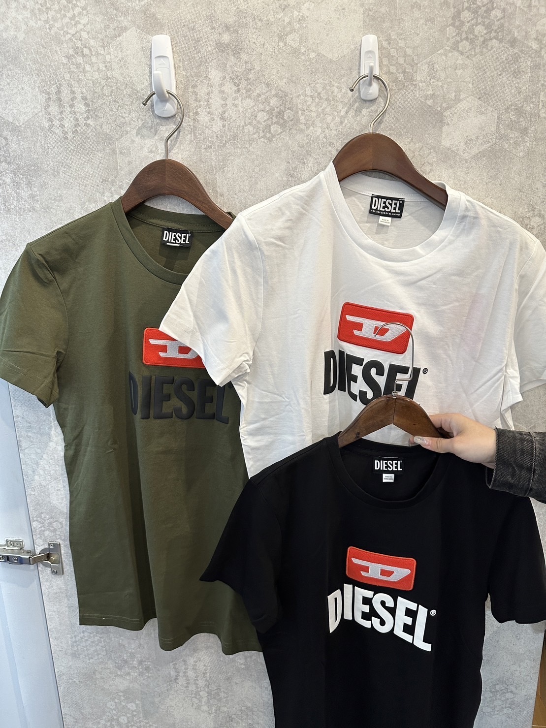 Diesel 電繡字母Logo 短袖上衣 短袖