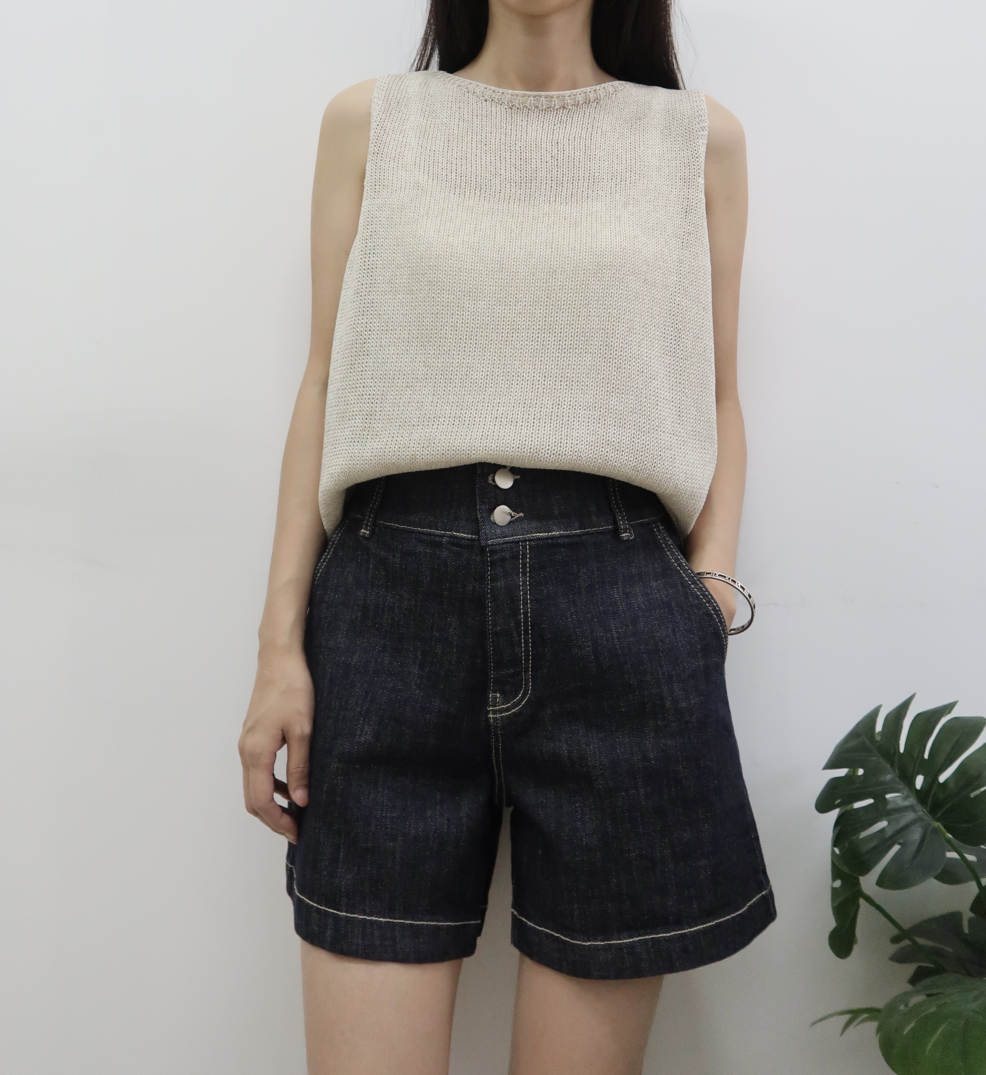 𝑺𝑨𝑳𝑬  L only 牛仔色高腰彈性雙扣短褲