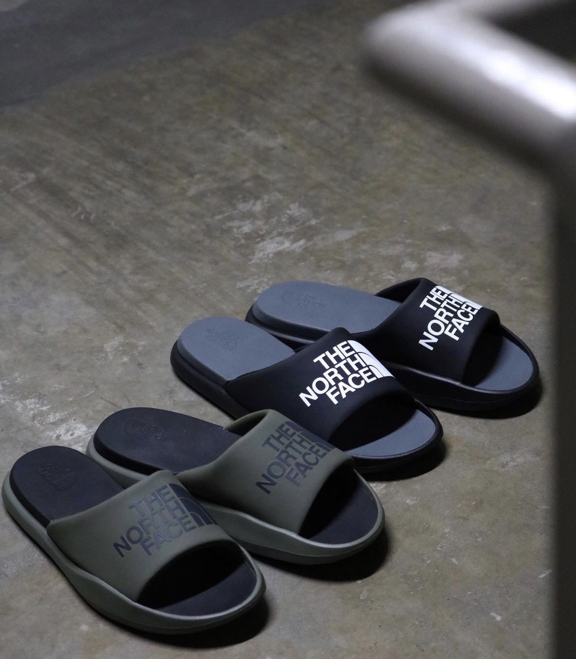 日本 TNF Tri-Arch 拖鞋 (男款)