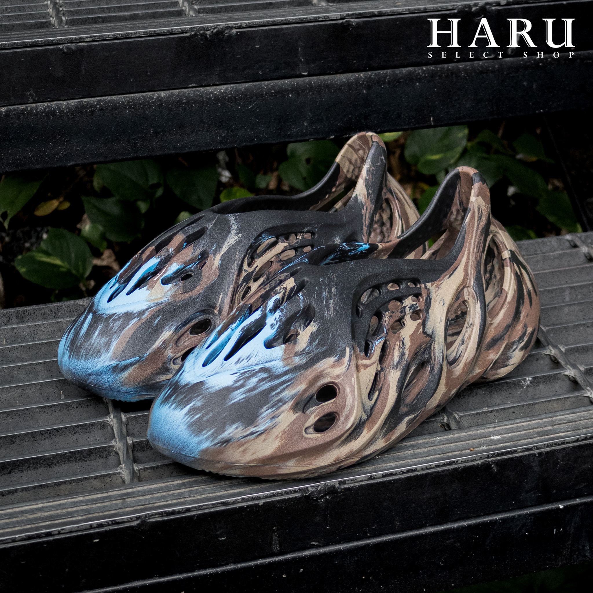 ADIDAS Yeezy Foam RNR MX Cinder 黑炫彩 黑藍迷彩 拖鞋 懶人鞋 ID4126