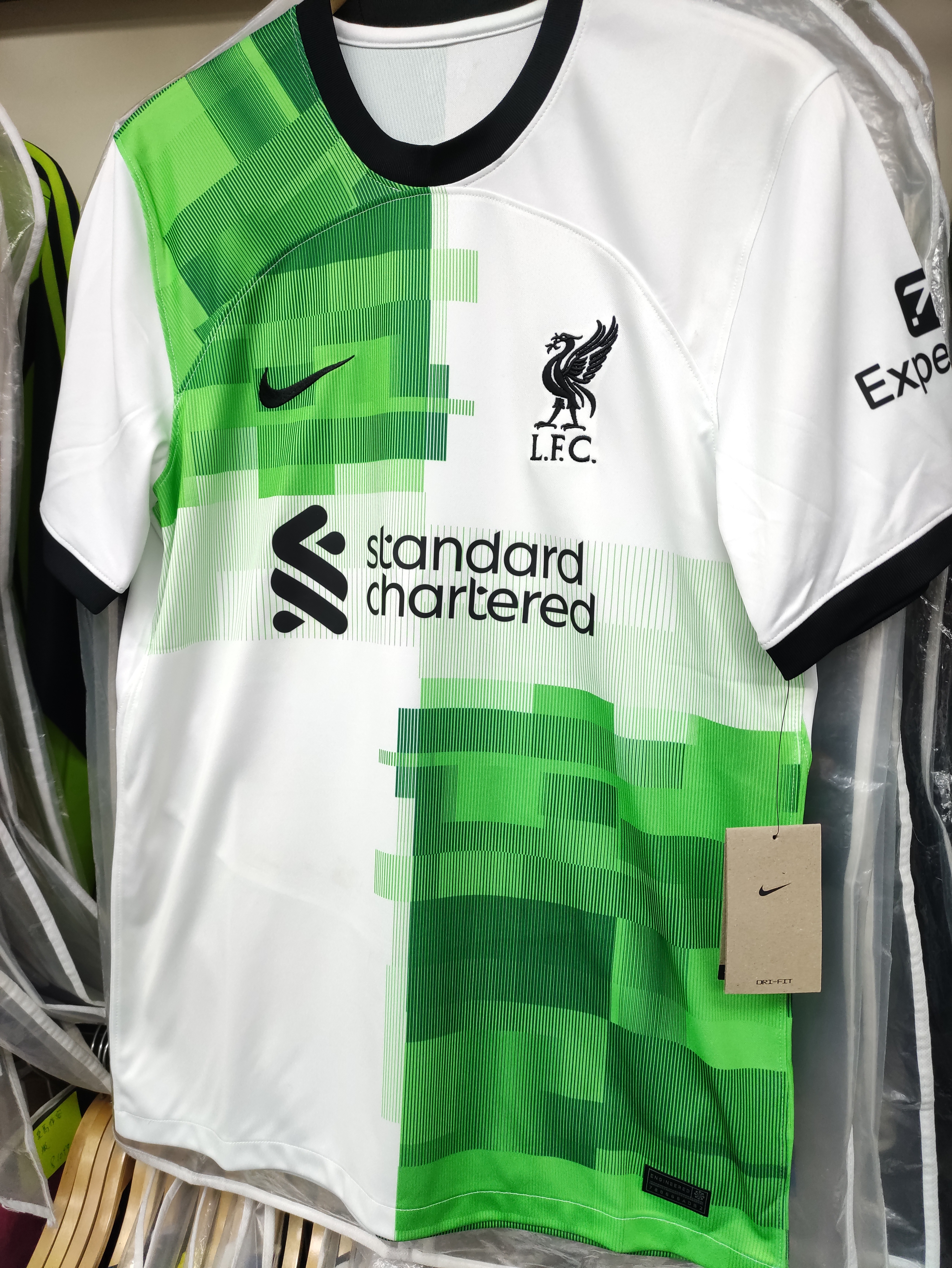 23-24利物浦作客球迷版球衣