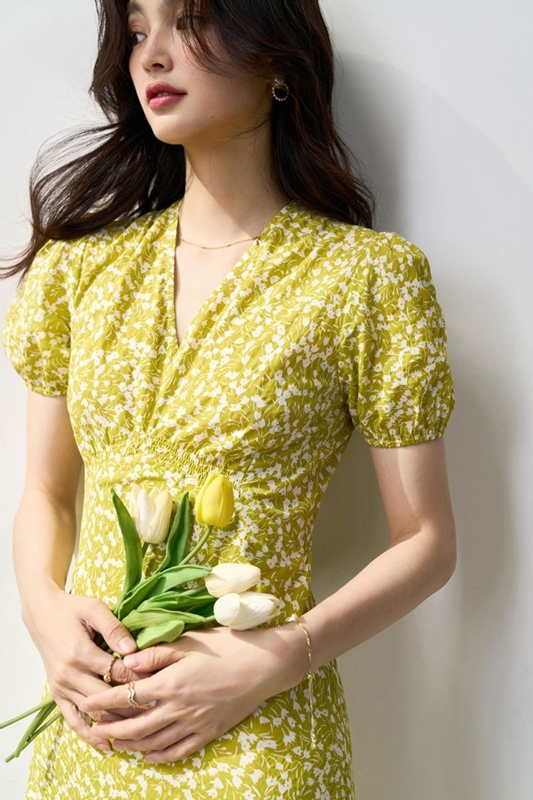 V領抓褶碎花柔棉洋裝 黃綠