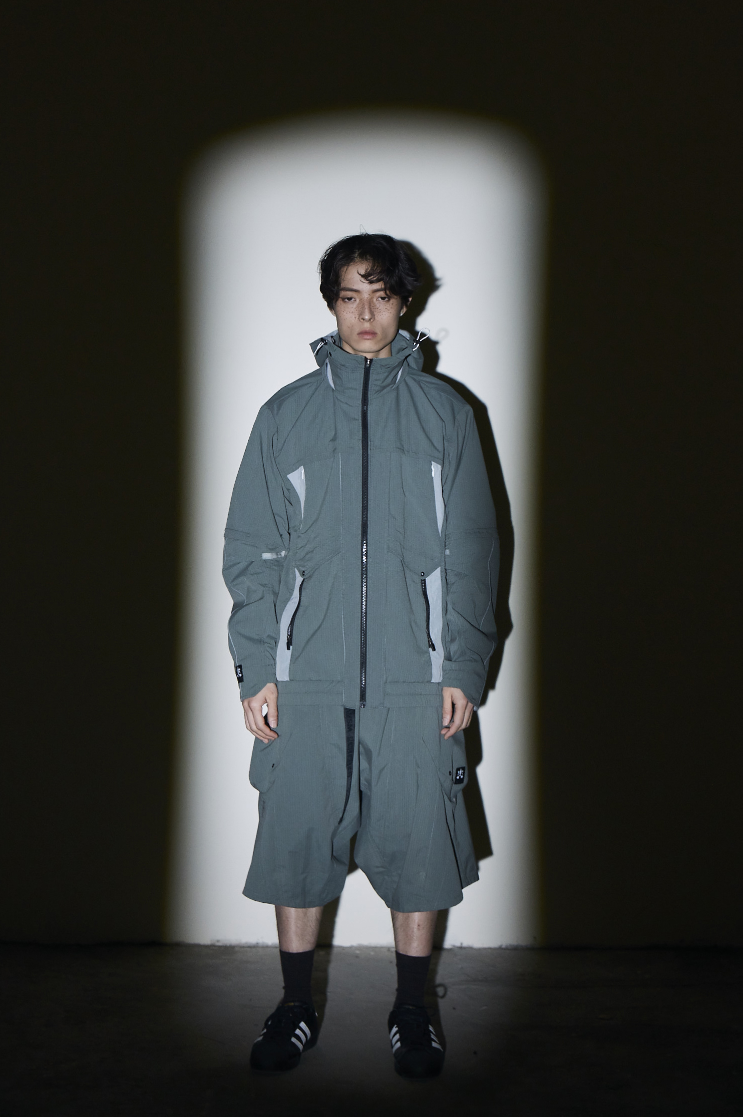 袖摺剪接機能外套- 灰綠