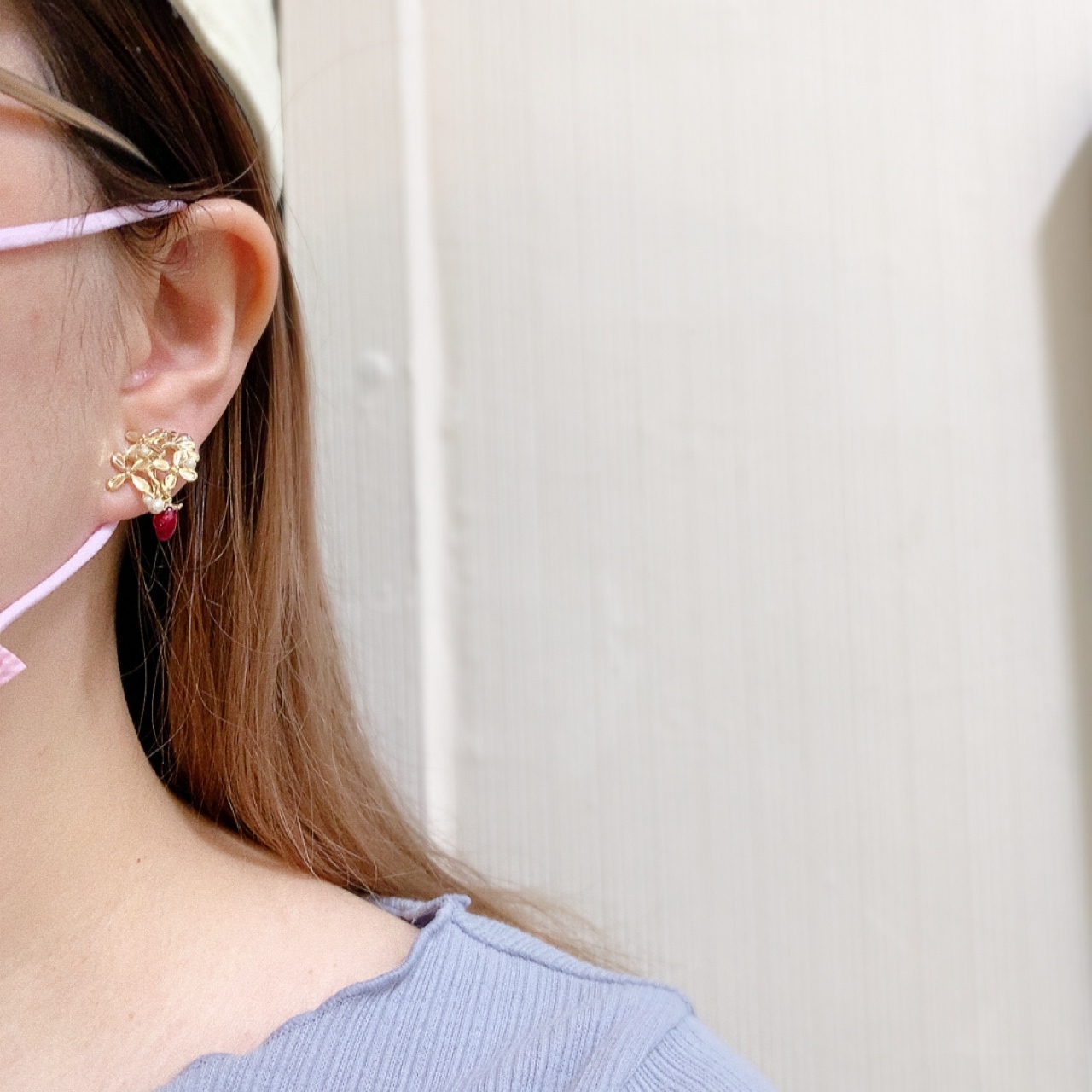 Farbe 金屬花&草莓耳環