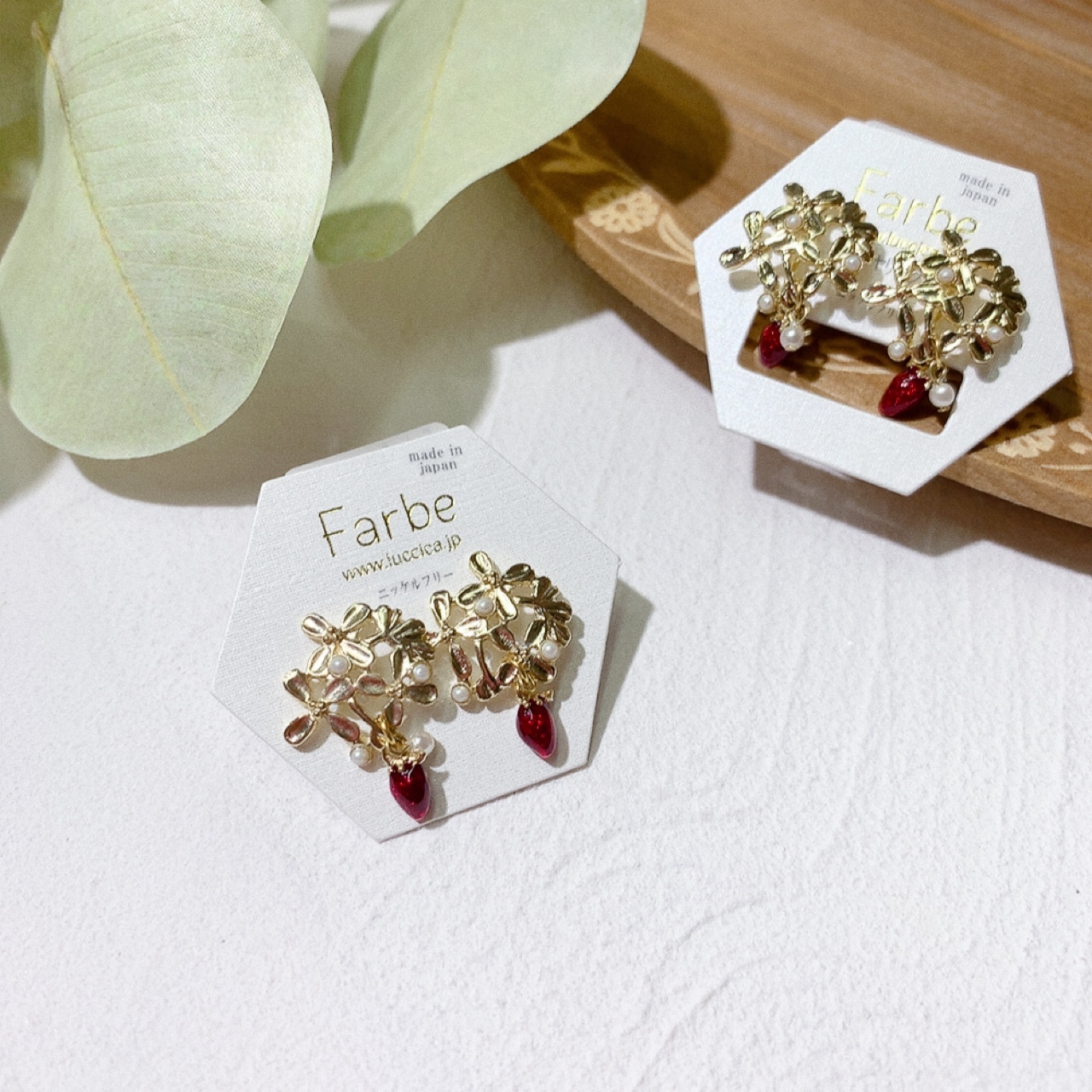 Farbe 金屬花&草莓耳環