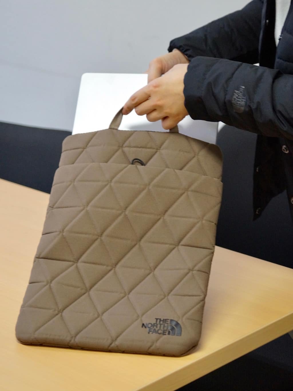 日本 TNF Geo Face PC Sleeve 13/15 吋 筆電袋