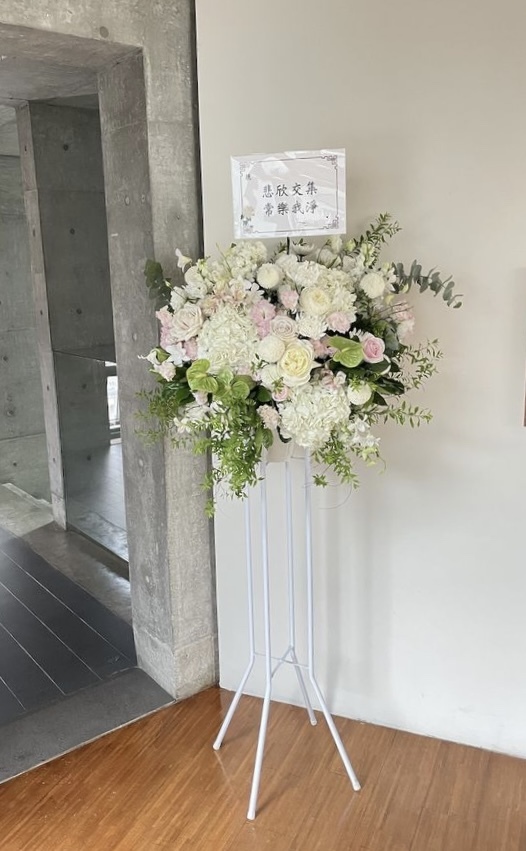 當週花材/設計師發揮追思花籃 /一對