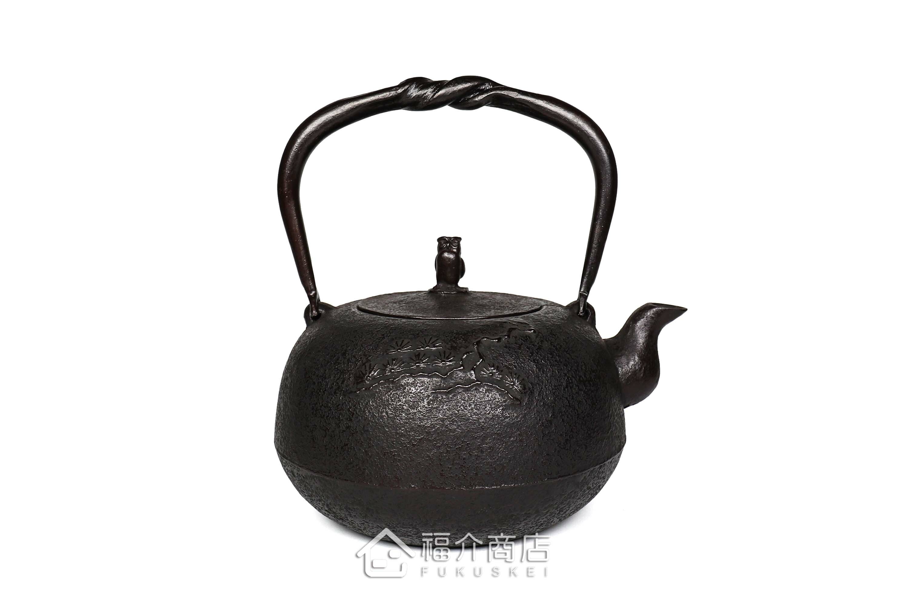 煮水泡茶用的鐵壺，壺身設計成松紋
