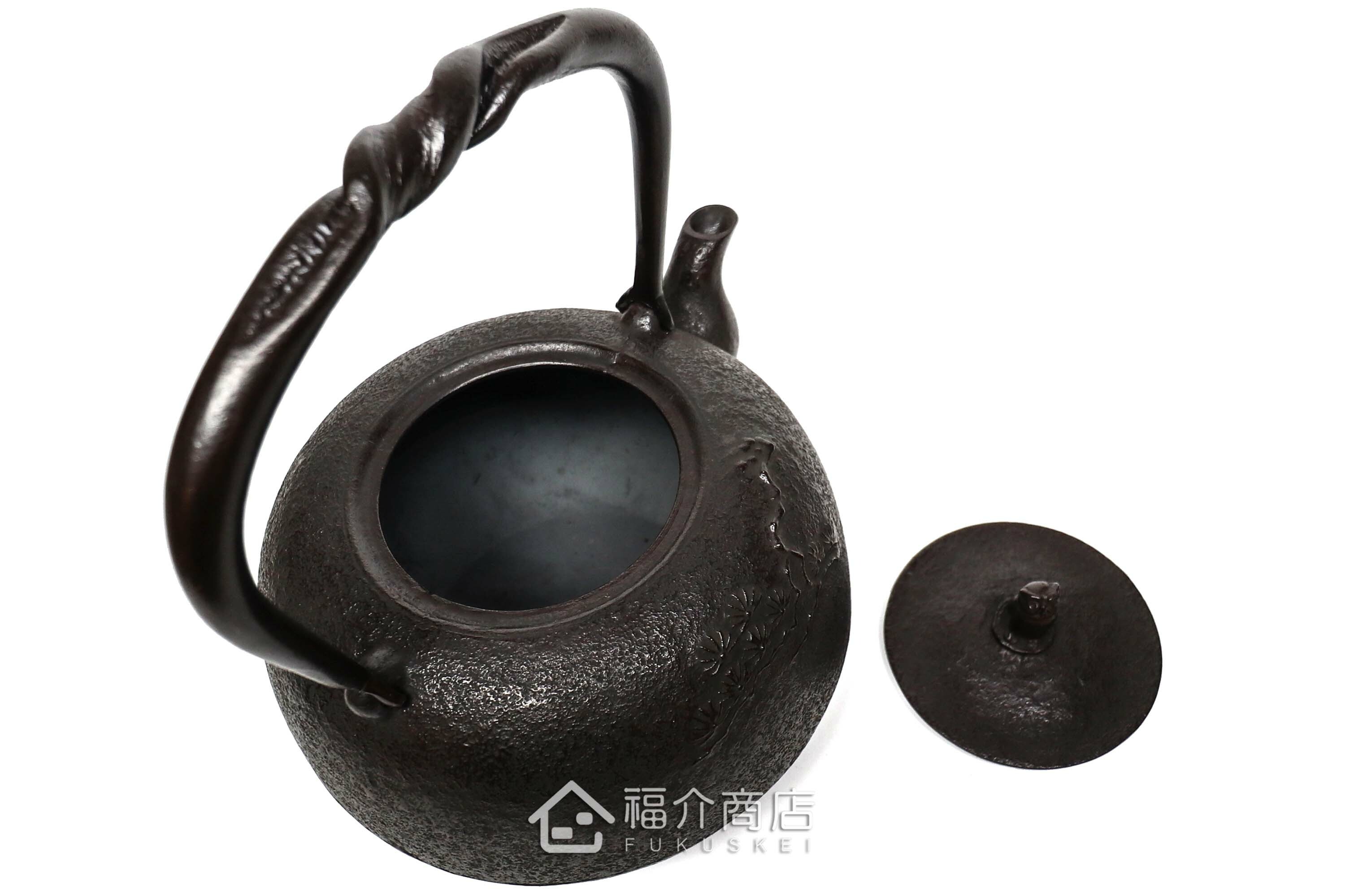 煮水泡茶用的鐵壺，壺身設計成松紋