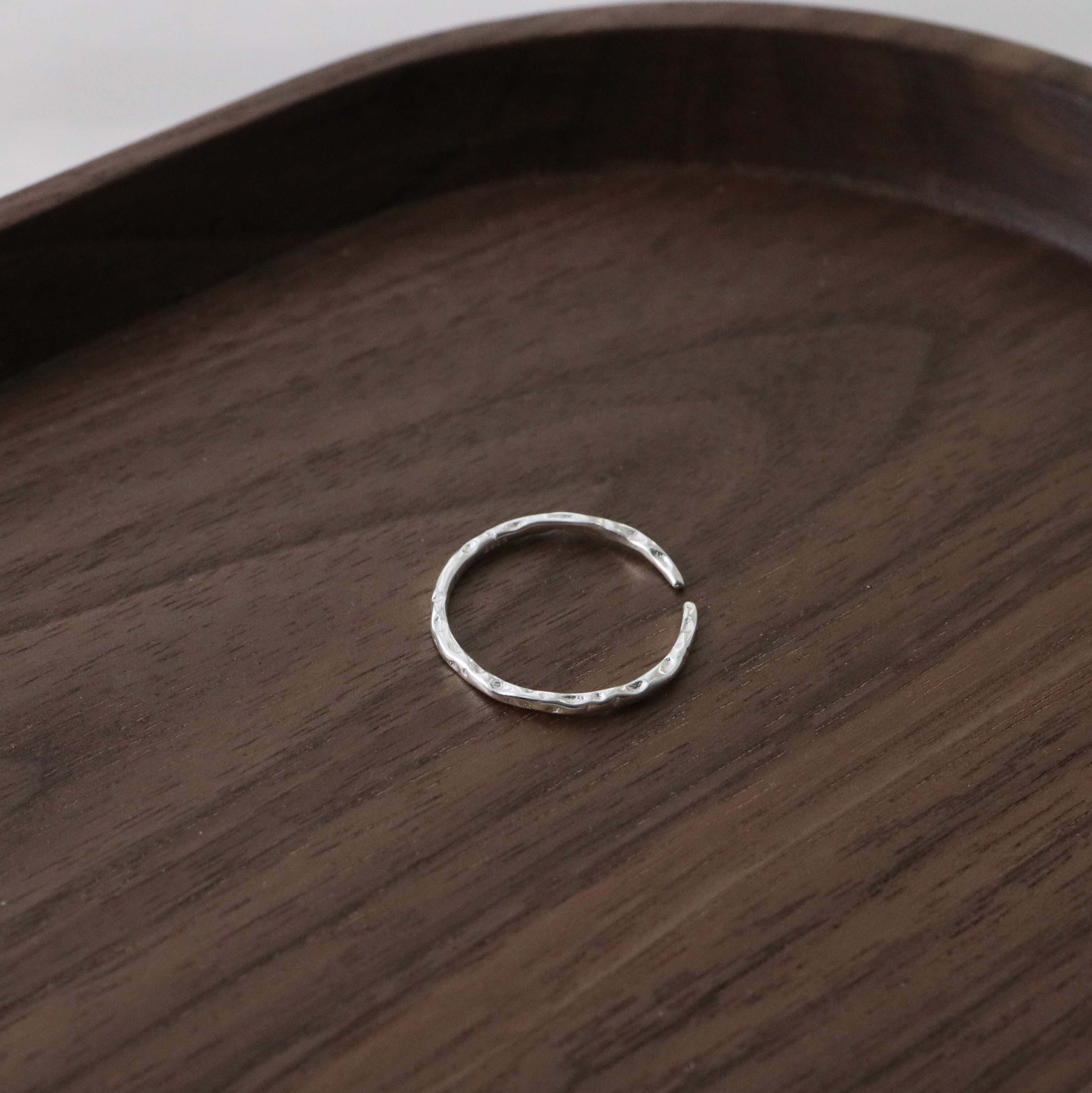 925純銀扁皺褶開口戒