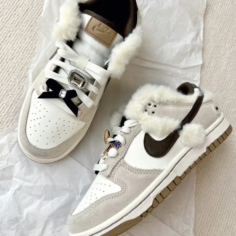 Nike Dunk Low Fur & Bling 絨毛圍巾 灰白 可可棕 鑲鑽 女鞋 FB1859-121