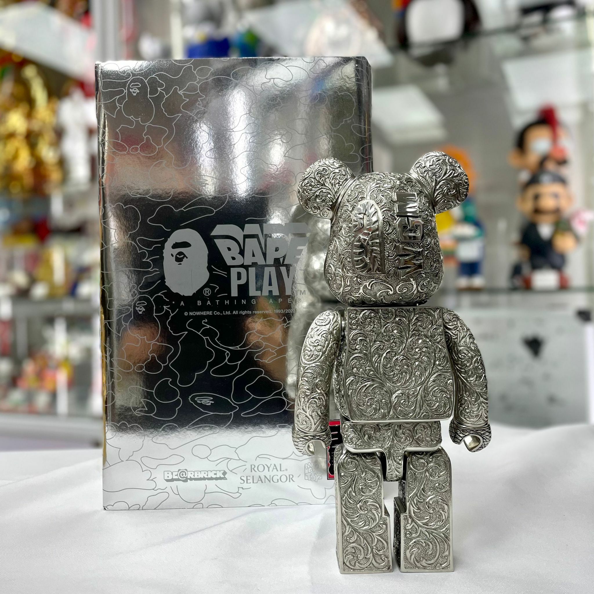 400% Be@rbrick BAPE (R) SHARK ROYAL SELANGOR (GOLD/SILV