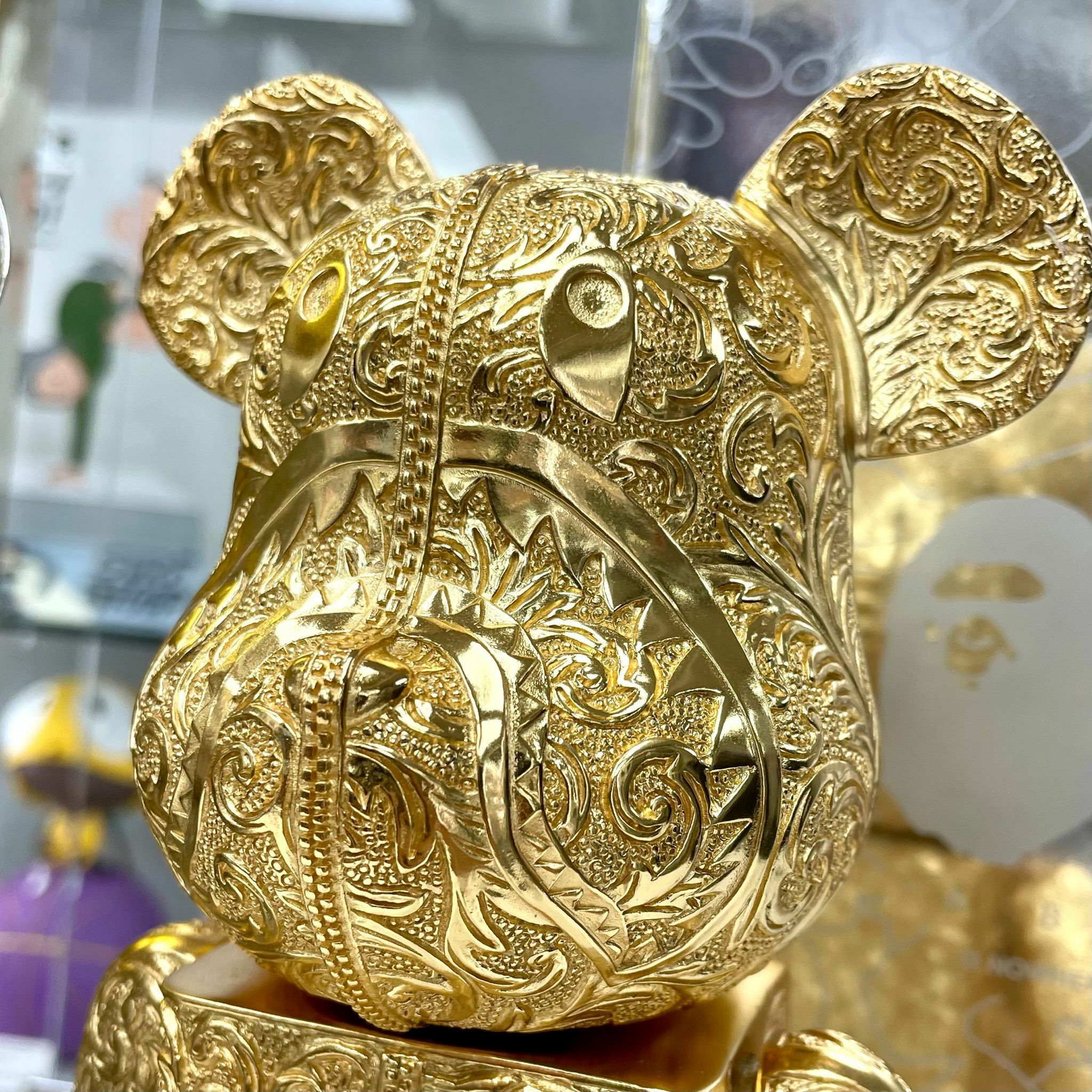 400% Be@rbrick BAPE (R) SHARK ROYAL SELANGOR (GOLD/SILV