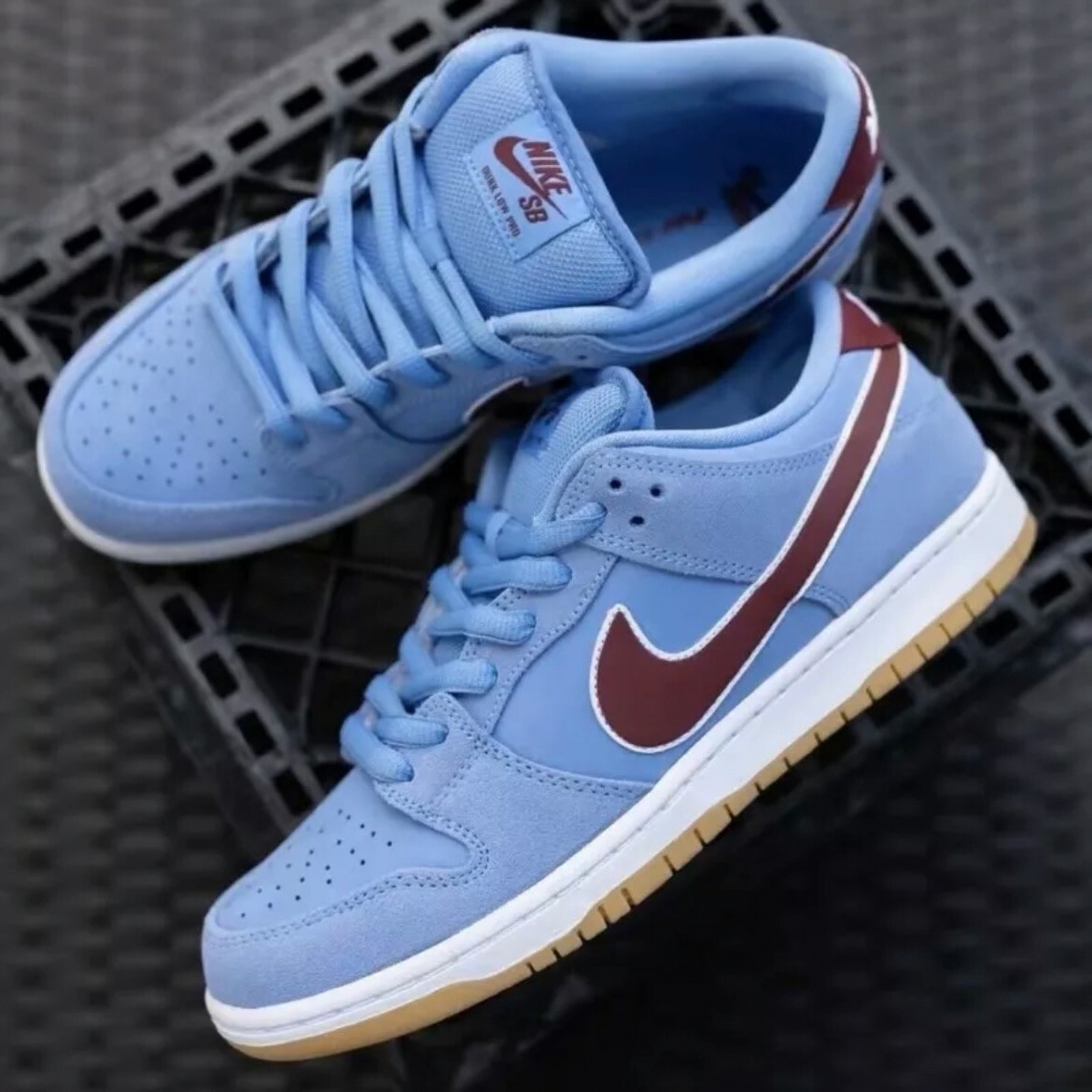 Nike SB Dunk Low Phillies 白藍 費城 泡泡糖 紅勾 麂皮 DQ4040-400