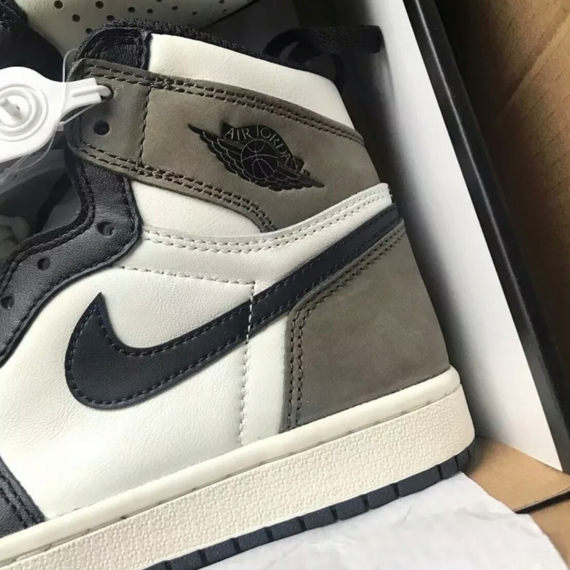 Nike Air Jordan 1 OG Dark Mocha 黑摩卡 拿鐵 小倒鉤 555088-105