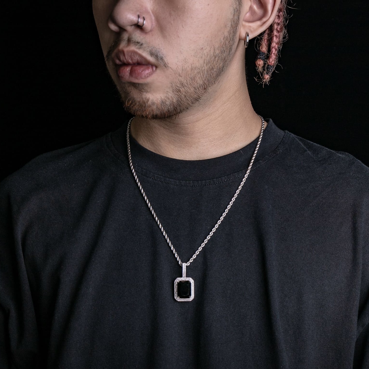 黑瑪瑙色寶石墜飾